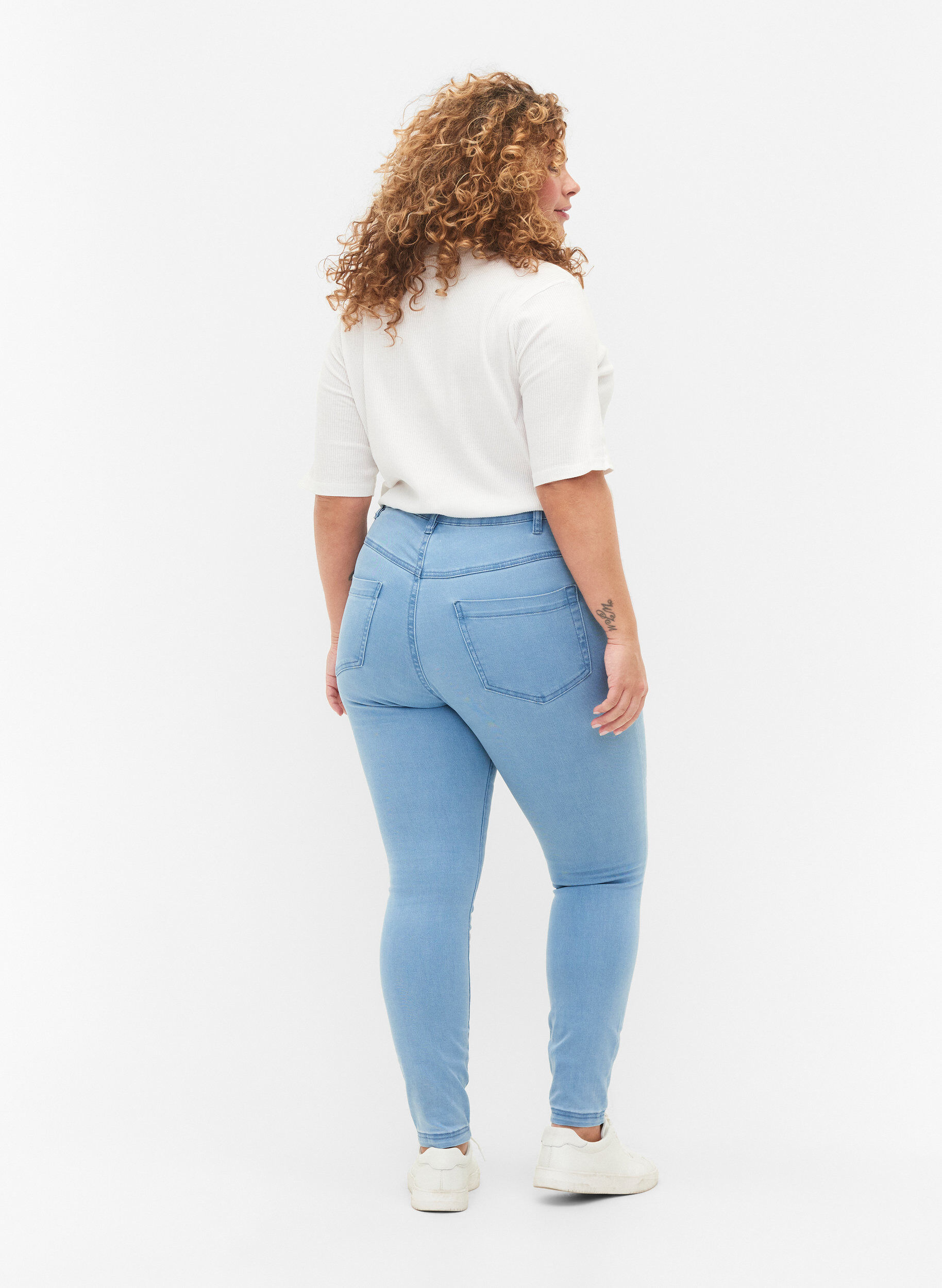 ZizziExtra schmale Amy Jeans mit hoher Taille, Ex Lt Blue, Model image number 1