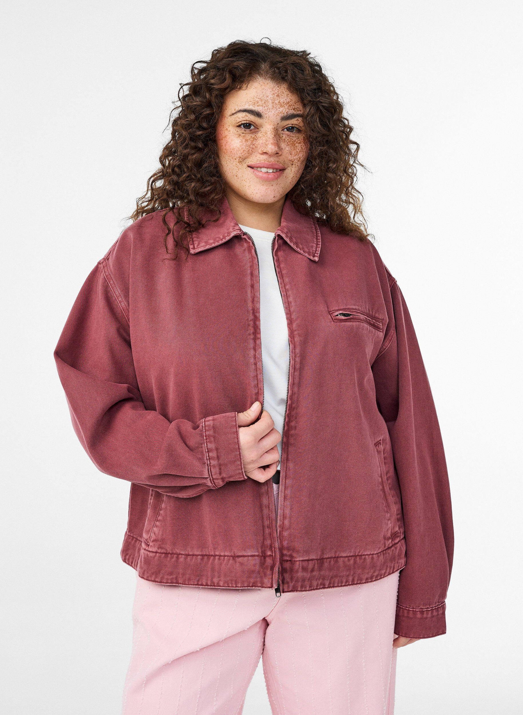 ZizziFarbige Denimjacke mit Rei&szlig;verschluss, Rot, Model image number 0