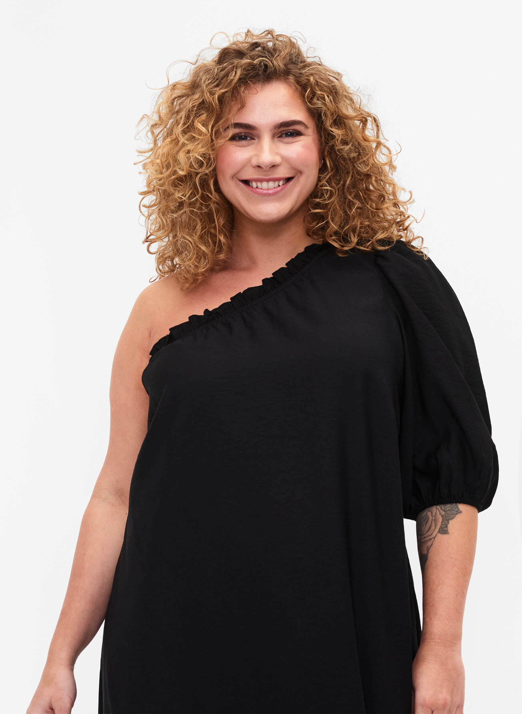 ZizziOne-Shoulder-Kleid aus Viskose, Schwarz, Model image number 2