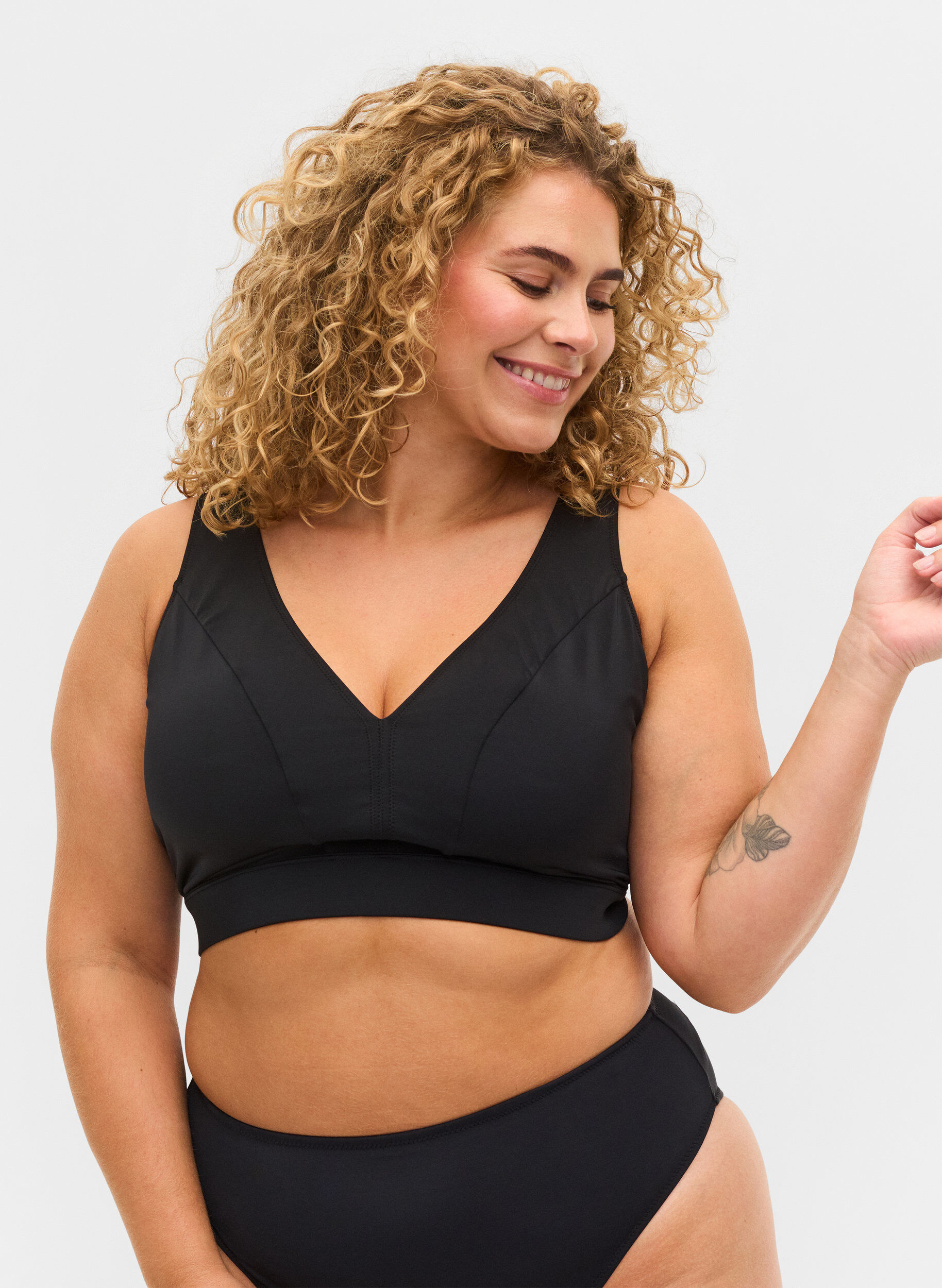 ZizziBikini-Top mit V-Ausschnitt, Black, Model image number 0