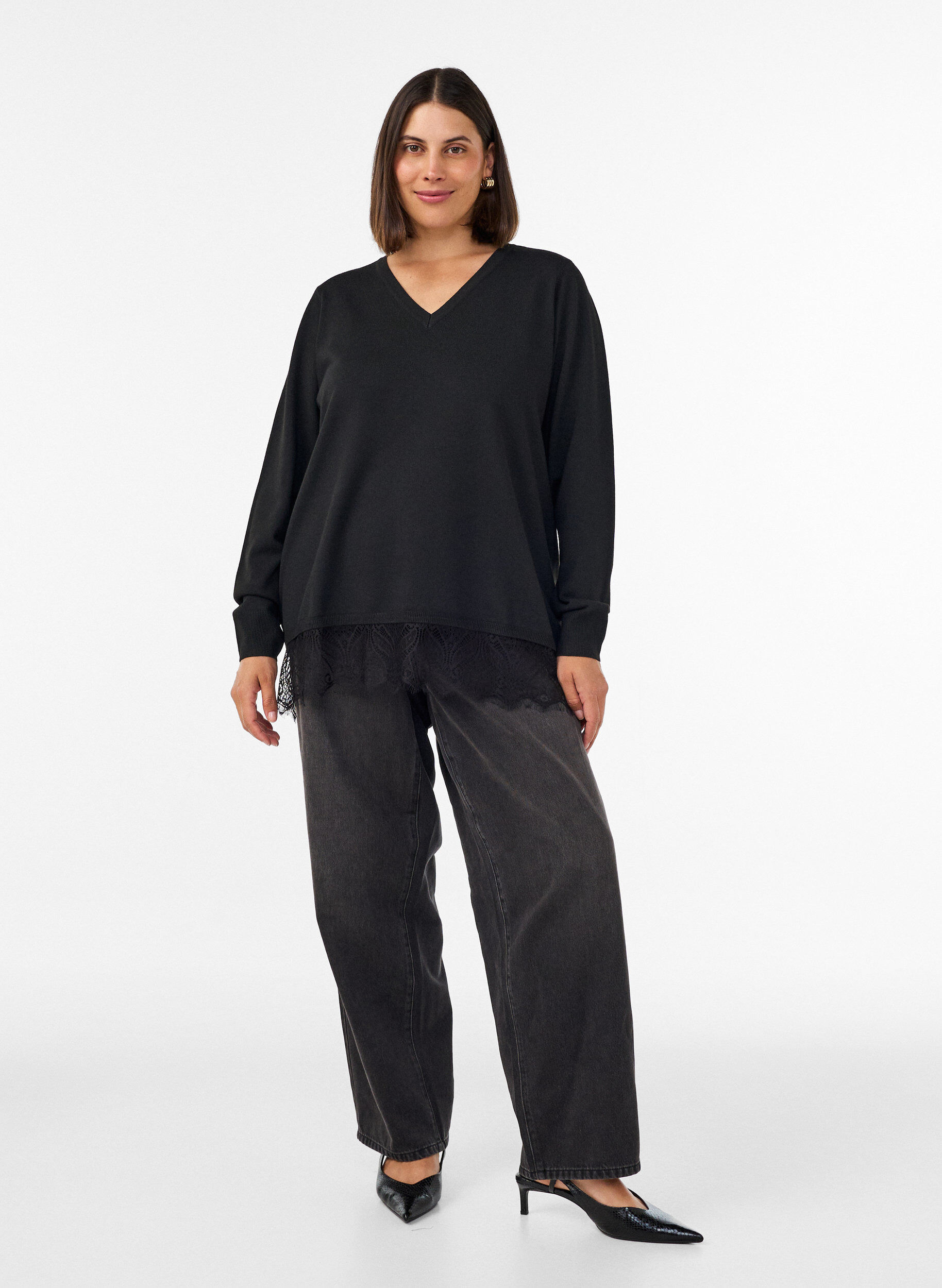 ZizziBluse aus Strick mit V-Ausschnitt und Spitzen, Schwarz, Model image number 1