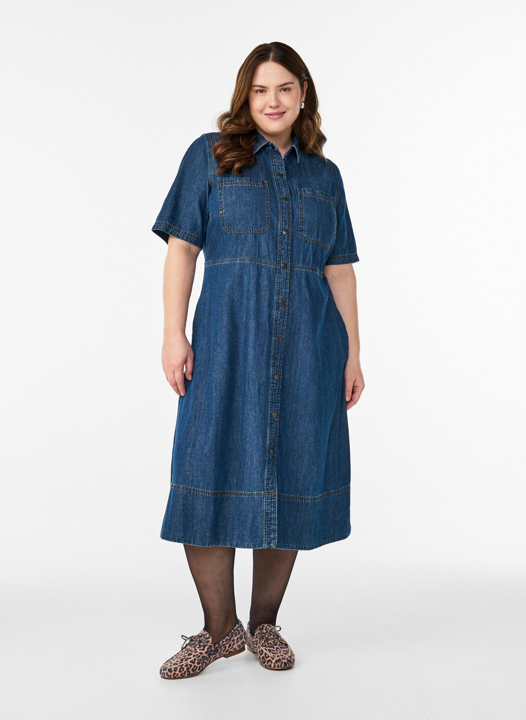 Hemdkleid aus Denim mit kurzen &Auml;rmeln, Blau, Model