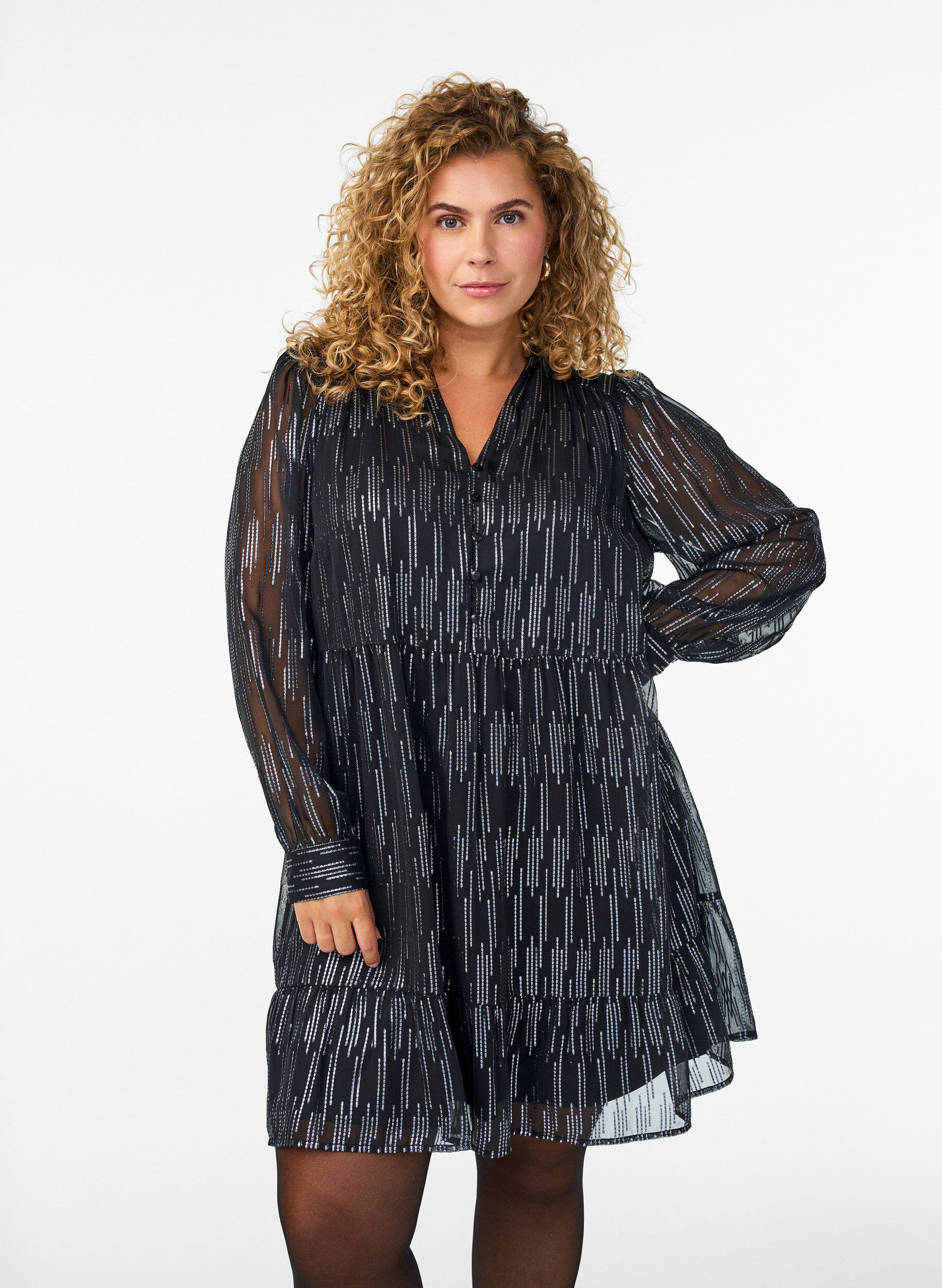 Kurzes Partykleid mit Glitzermuster, Schwarz, Model