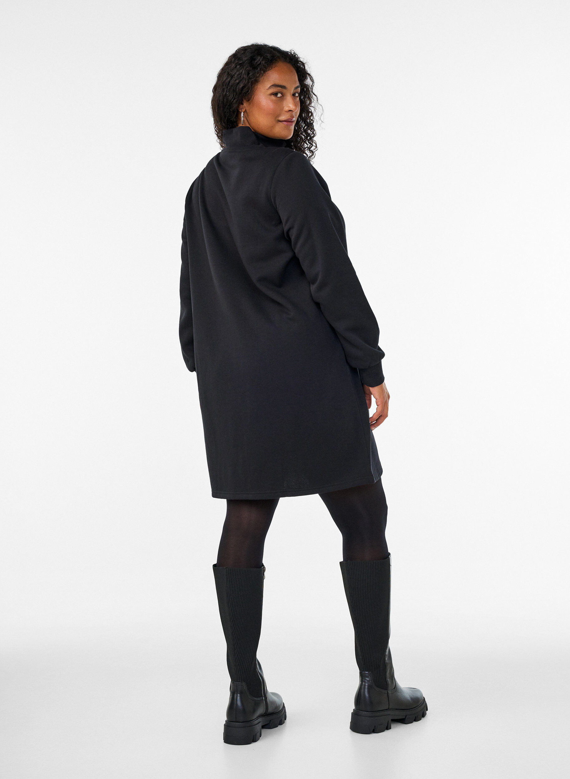 ZizziSweatkleid mit hohem Rippkragen und Rei&szlig;verschluss, Schwarz, Model image number 2