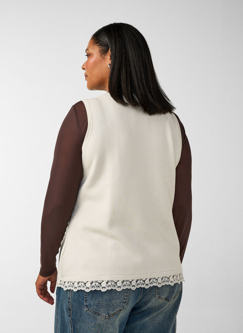 Strickweste mit Spitzenbesatz, Vanille, Model image number 2