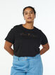 T-Shirt aus Baumwolle mit dekorativem Frontdetail, Schwarz, Model image number 0