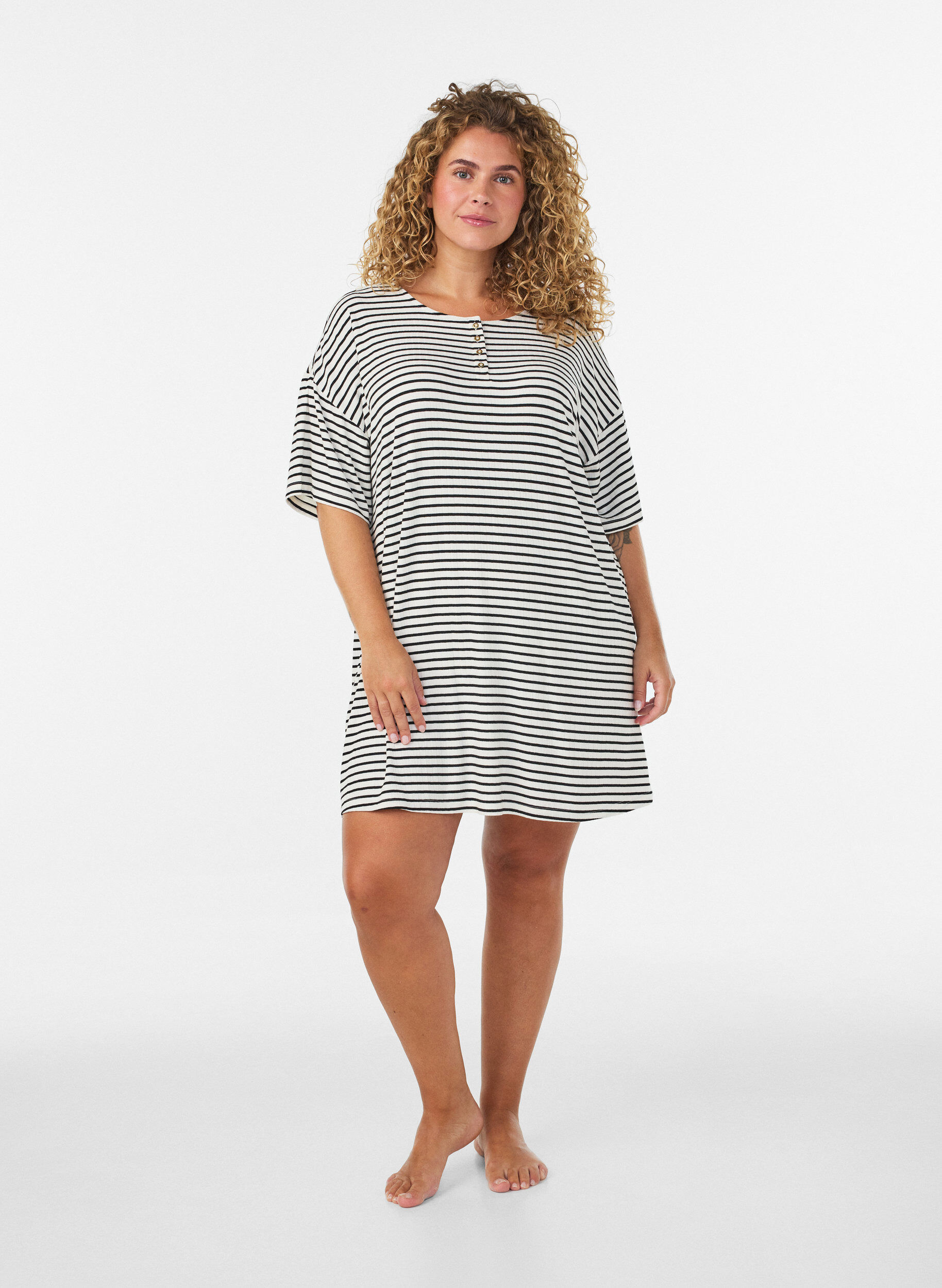 ZizziGestreiftes Nachthemd aus Viskosejersey, Vanille, Model image number 1