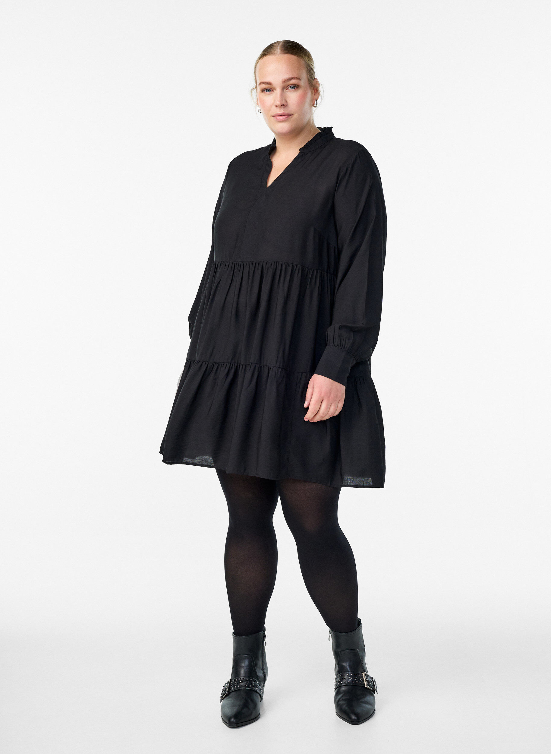ZizziA-Linien-Kleid mit R&uuml;schenkragen, Schwarz, Model image number 1