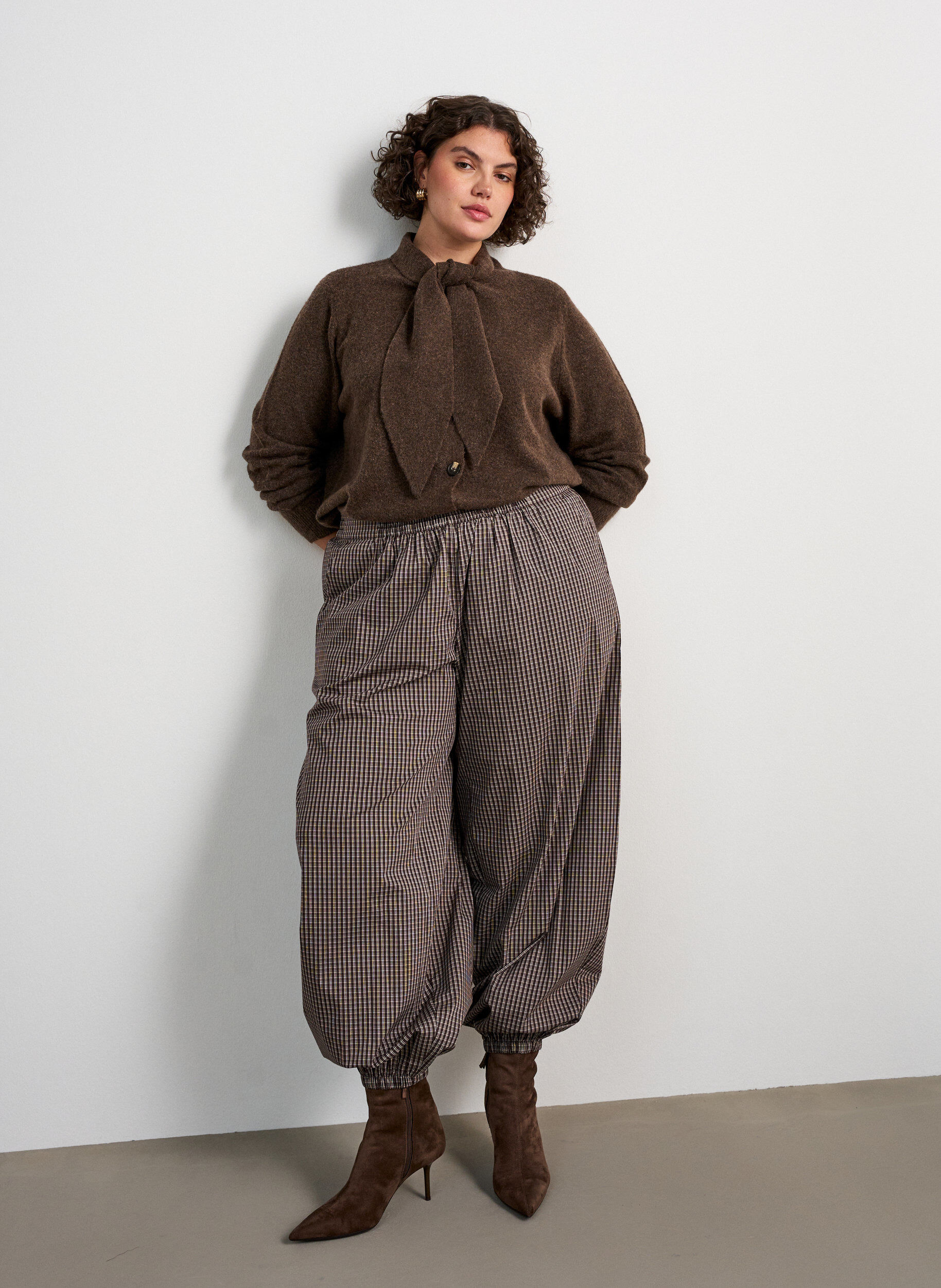 ZizziStrickjacke mit Schleifen und Kn&ouml;pfen, Braun, Model image number 1