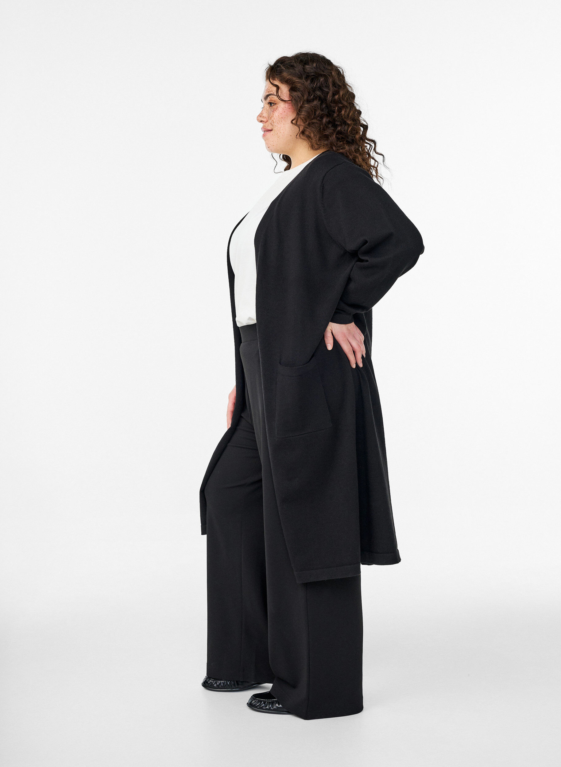 ZizziLange, offene Strickjacke mit Taschen, Schwarz, Model image number 2