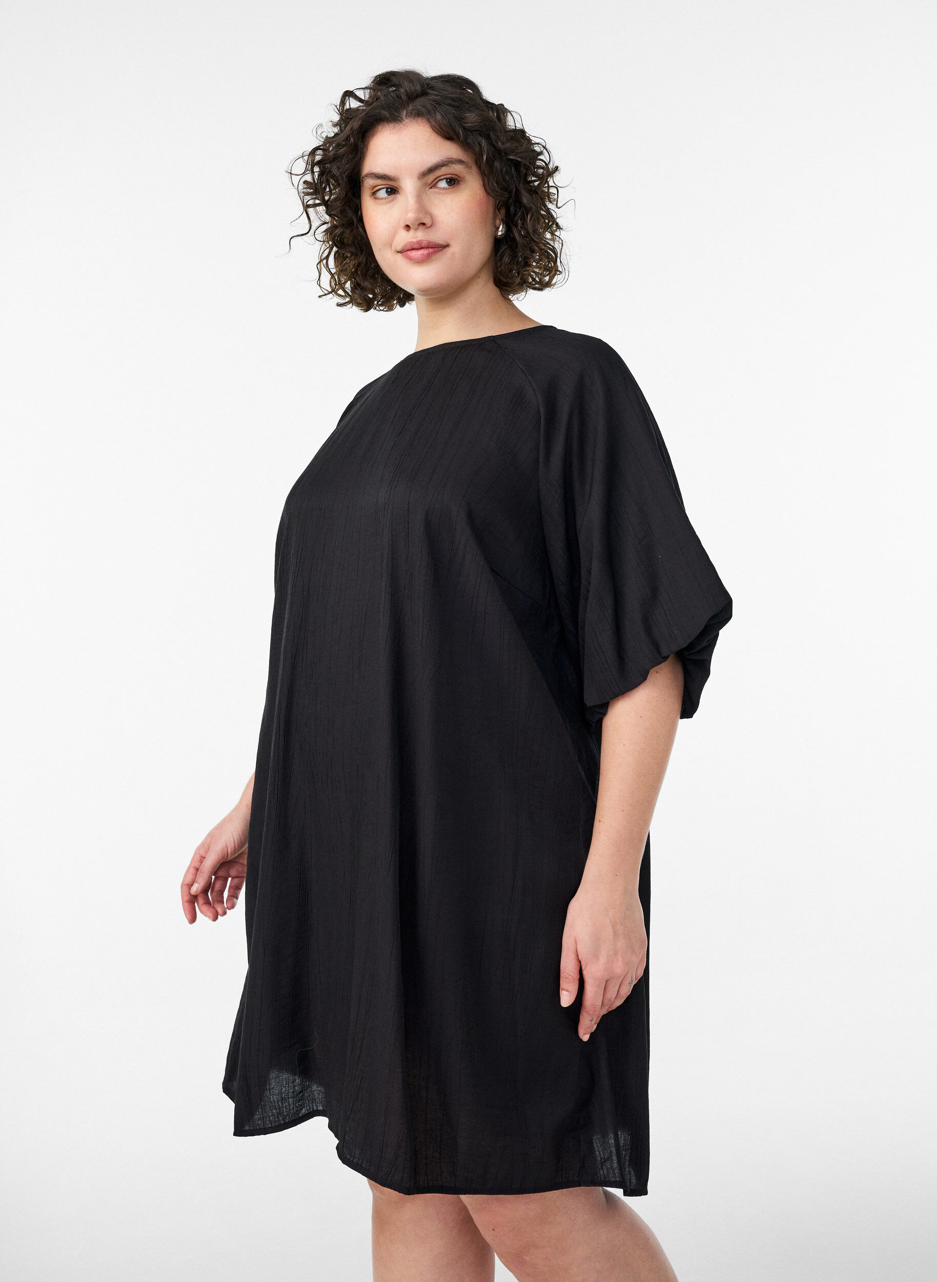 ZizziKurzes Kleid aus Viskose mit Ballon&auml;rmeln, Schwarz, Model image number 1