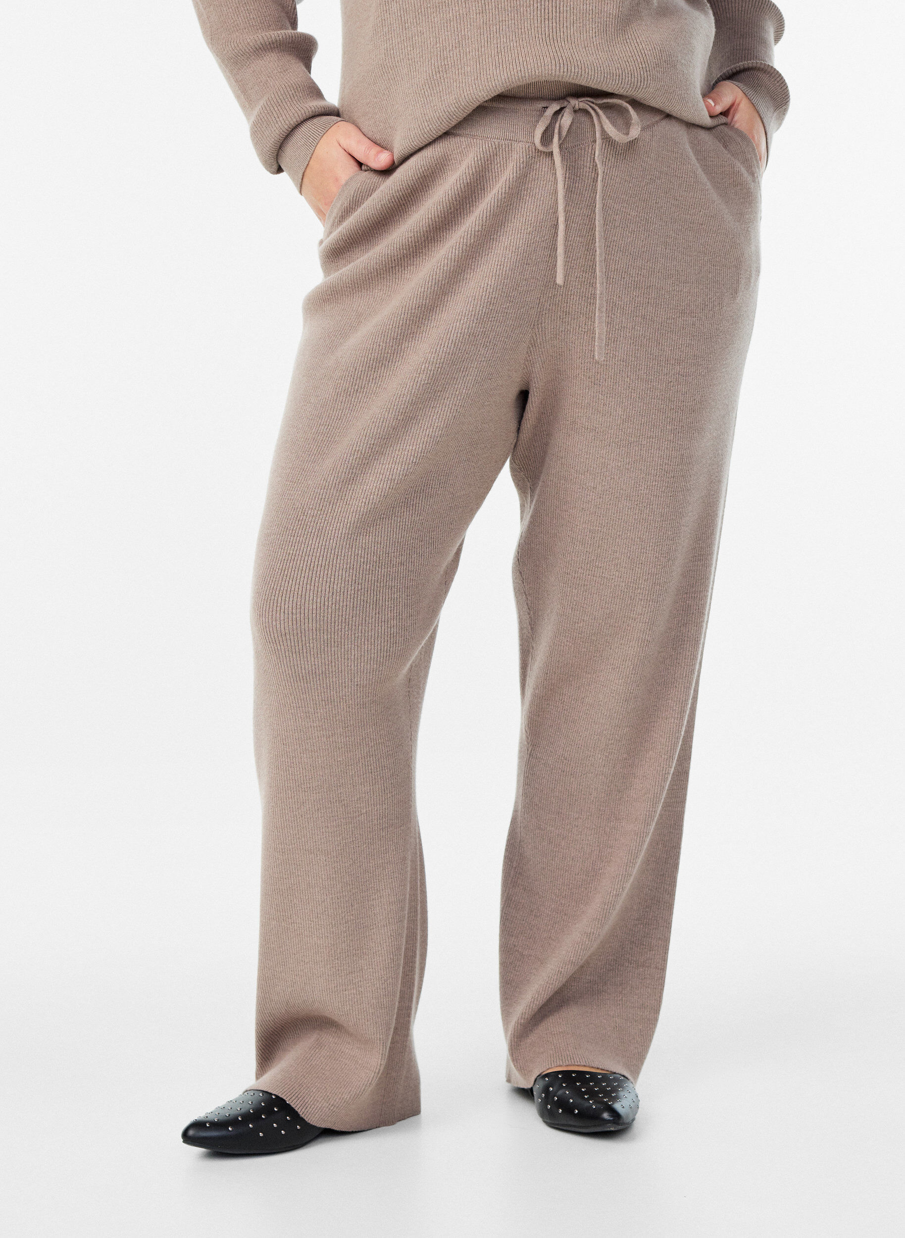 ZizziHoch taillierte Hose aus Rippstrick mit geradem Bein, Beige, Model image number 2