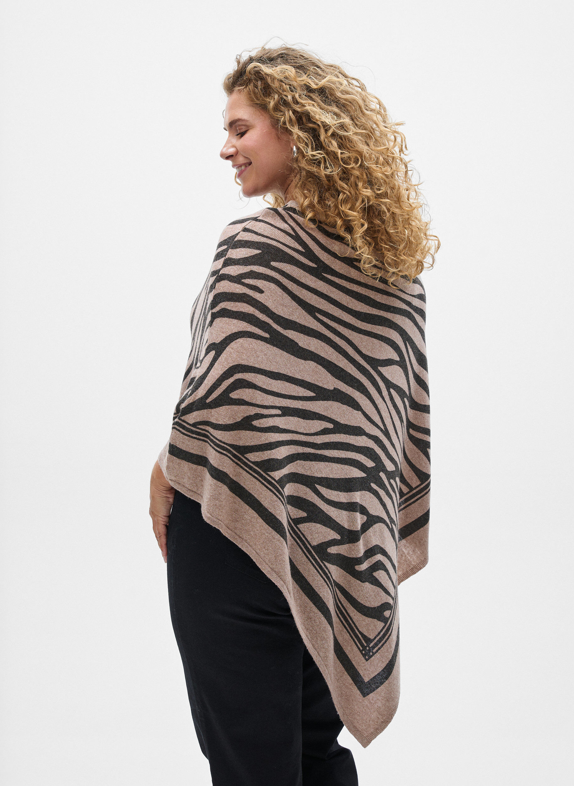 ZizziFeinstrickponcho., Schwarz, Model image number 2