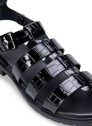Weit geschnittene Sandale aus glänzendem Krokodilleder, Black, Packshot image number 3