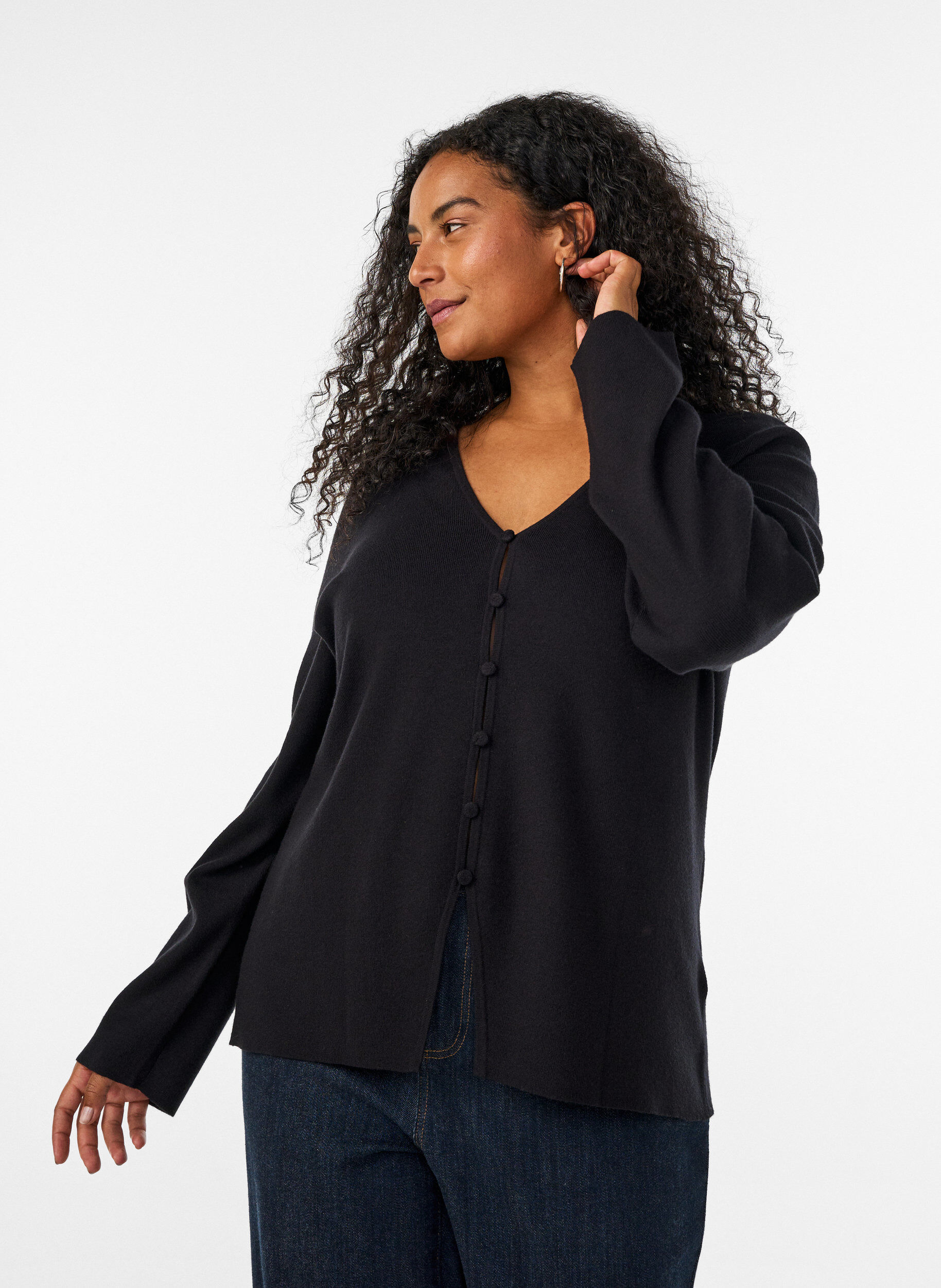 ZizziStrickjacke aus Feinstrick mit stoffbezogenen Kn&ouml;pfen, Schwarz, Model image number 0