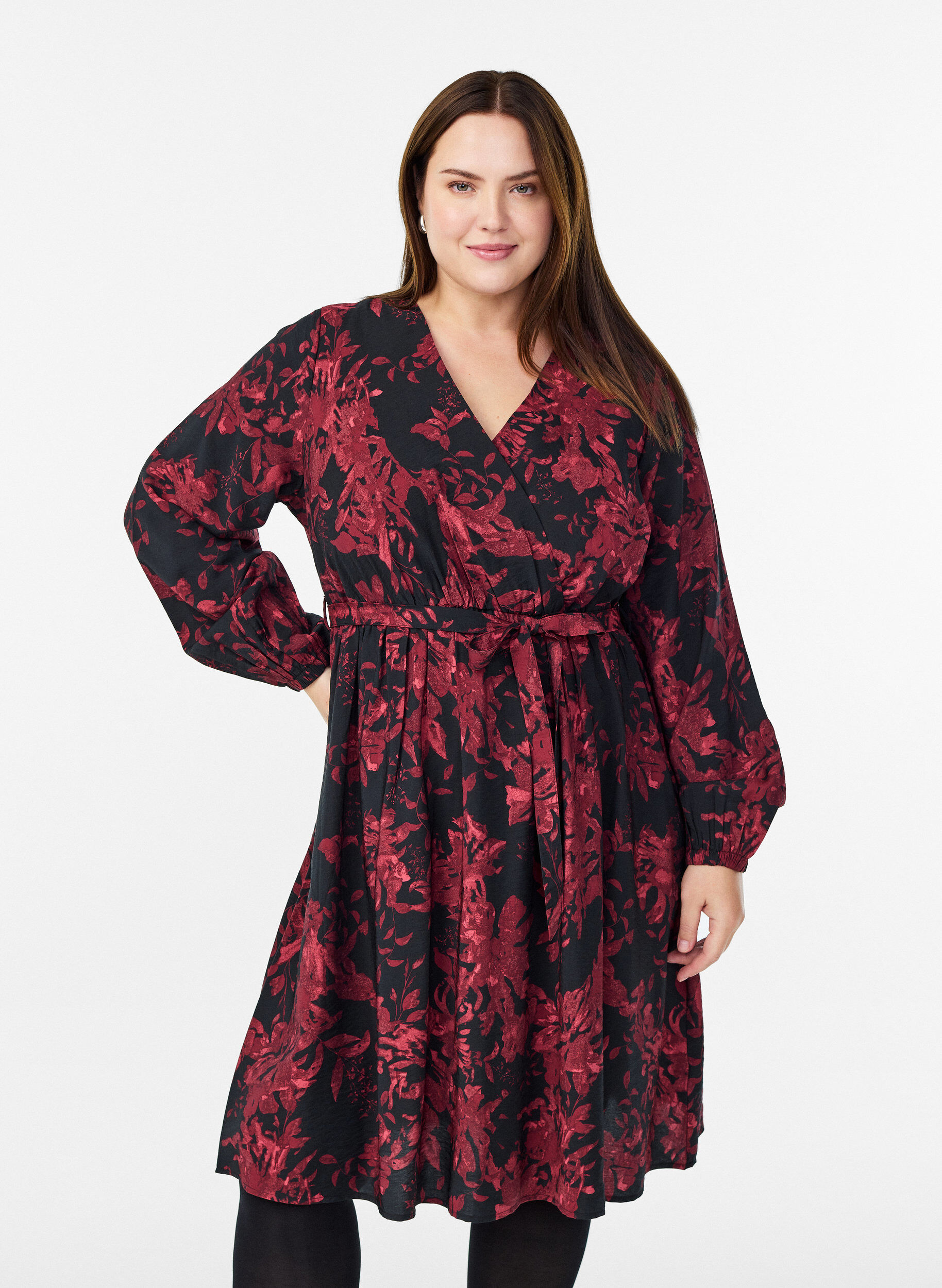 Knielanges Kleid mit Bindeg&uuml;rtel und Wickeloptik, Schwarz, Model