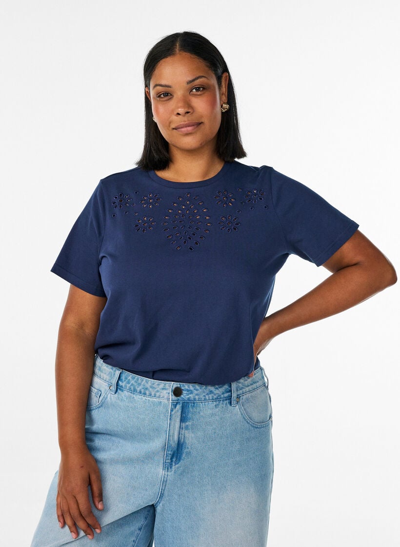 T-Shirt aus Bio-Baumwolle mit Lochstickerei, Blau, Model image number 0