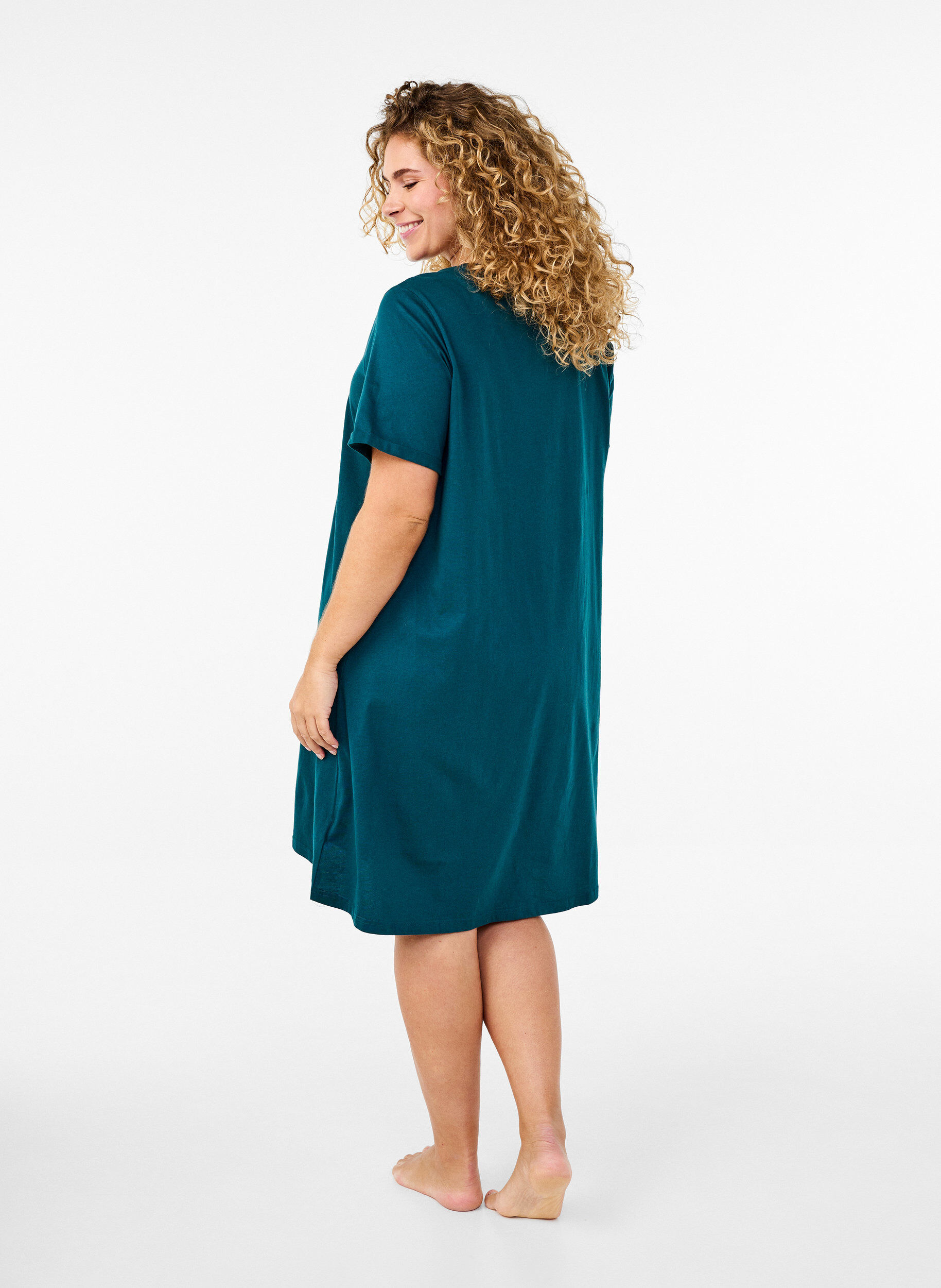 ZizziKurz&auml;rmeliges Nachthemd aus Bio-Baumwolle, Gr&uuml;n, Model image number 2