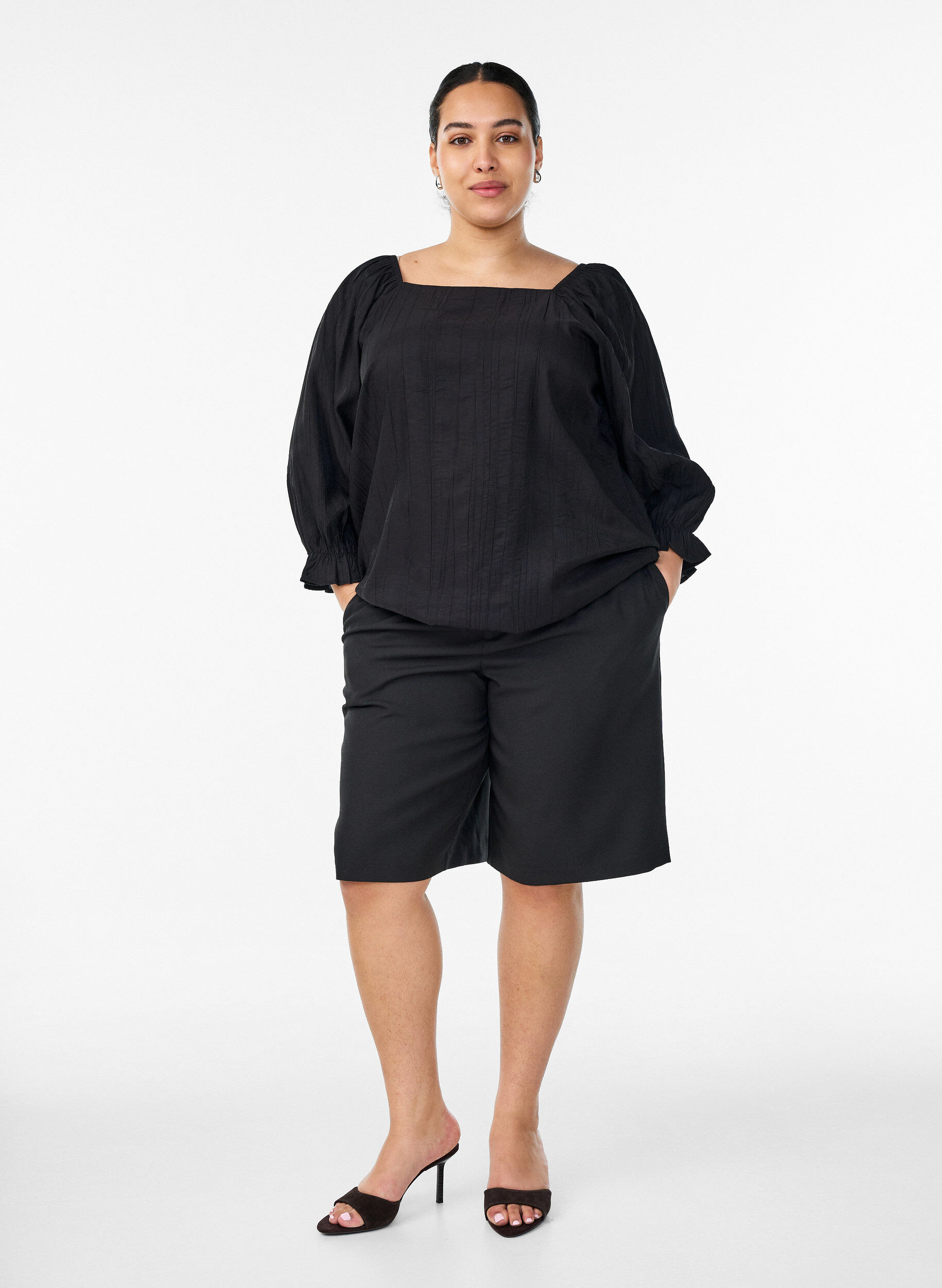 ZizziViskosebluse mit eckigem Ausschnitt und 3/4-&Auml;rmeln, Schwarz, Model image number 1