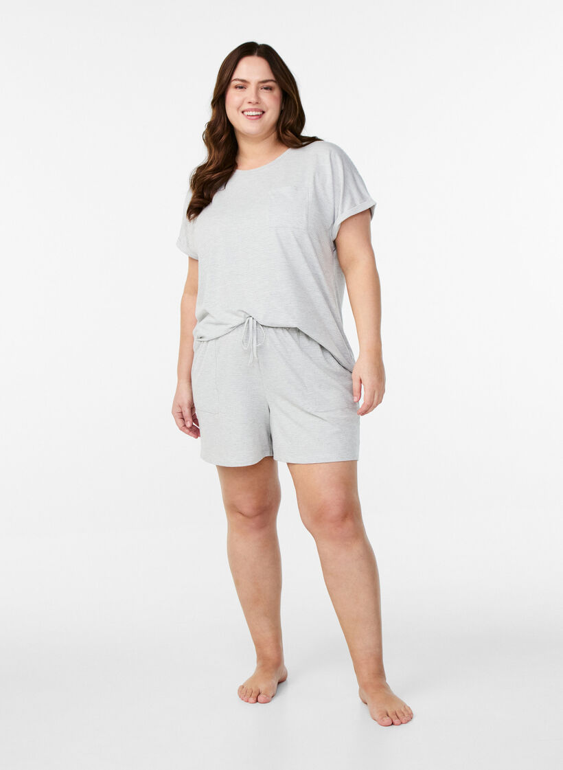 Hoch taillierte Pyjama-Shorts mit Streifenmuster, LGM Stripe, Model image number 3