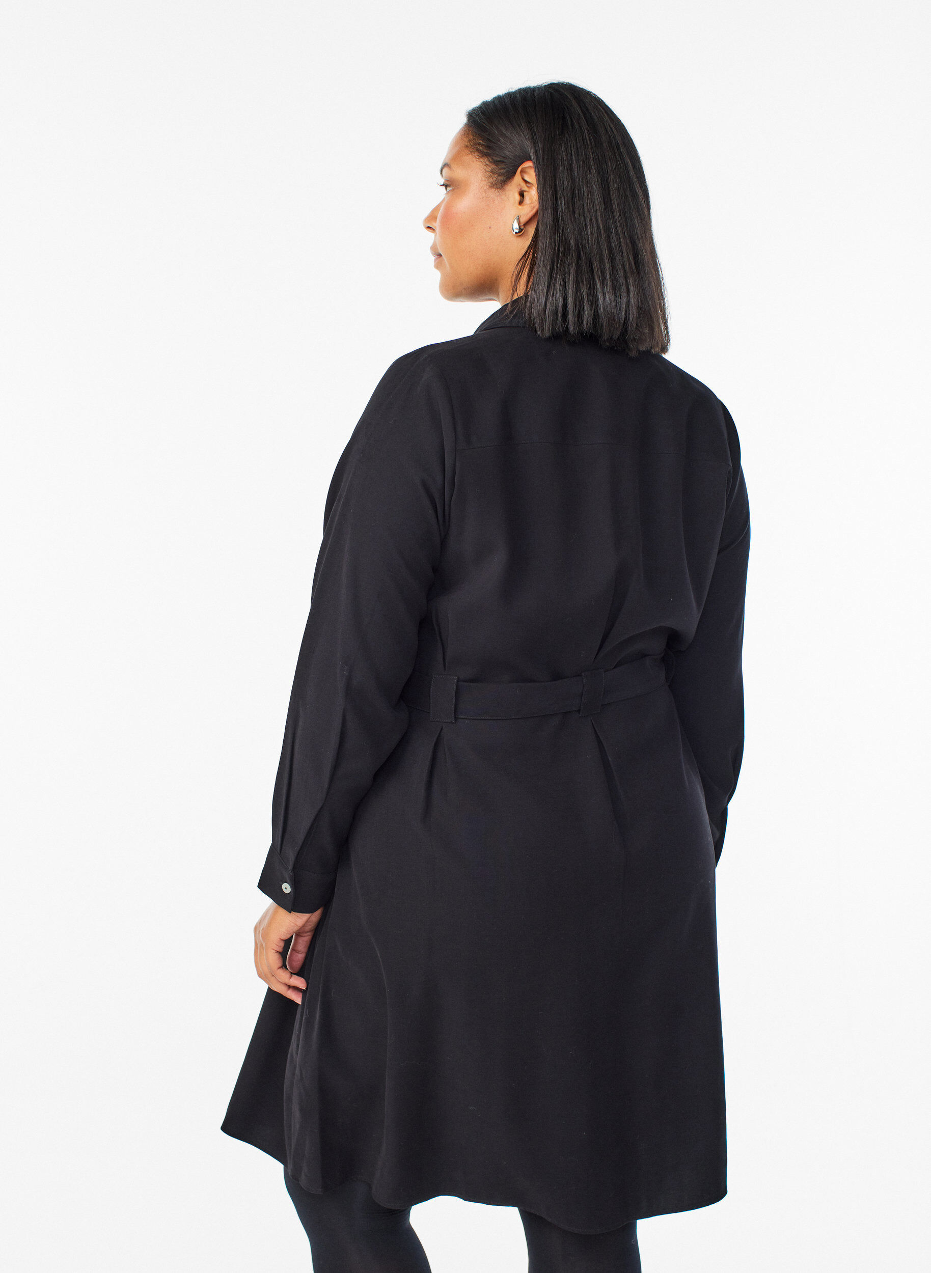 ZizziHemdblusenkleid mit Bindeg&uuml;rtel und langen &Auml;rmeln, Schwarz, Model image number 2