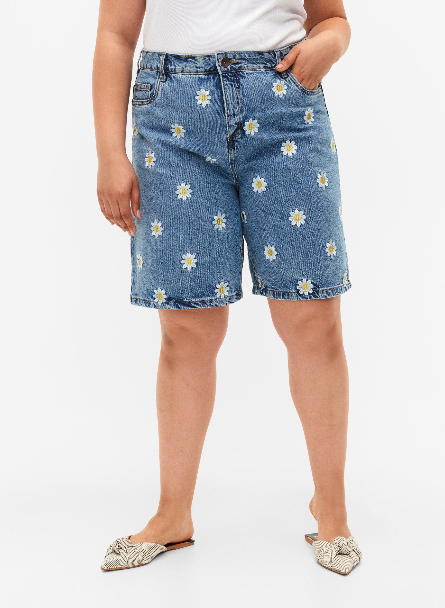 ZizziHochtaillierte Mille Shorts mit Blumenstickerei, Light Blue Flower, Model image number 2