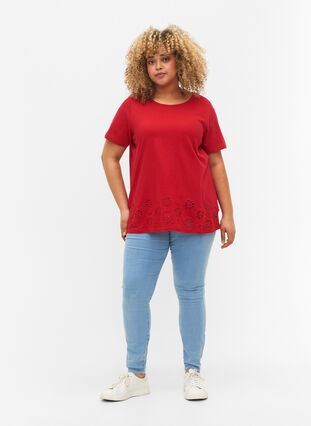 T-Shirt aus Baumwolle mit Broderi anglaise, Tango Red, Model image number 2