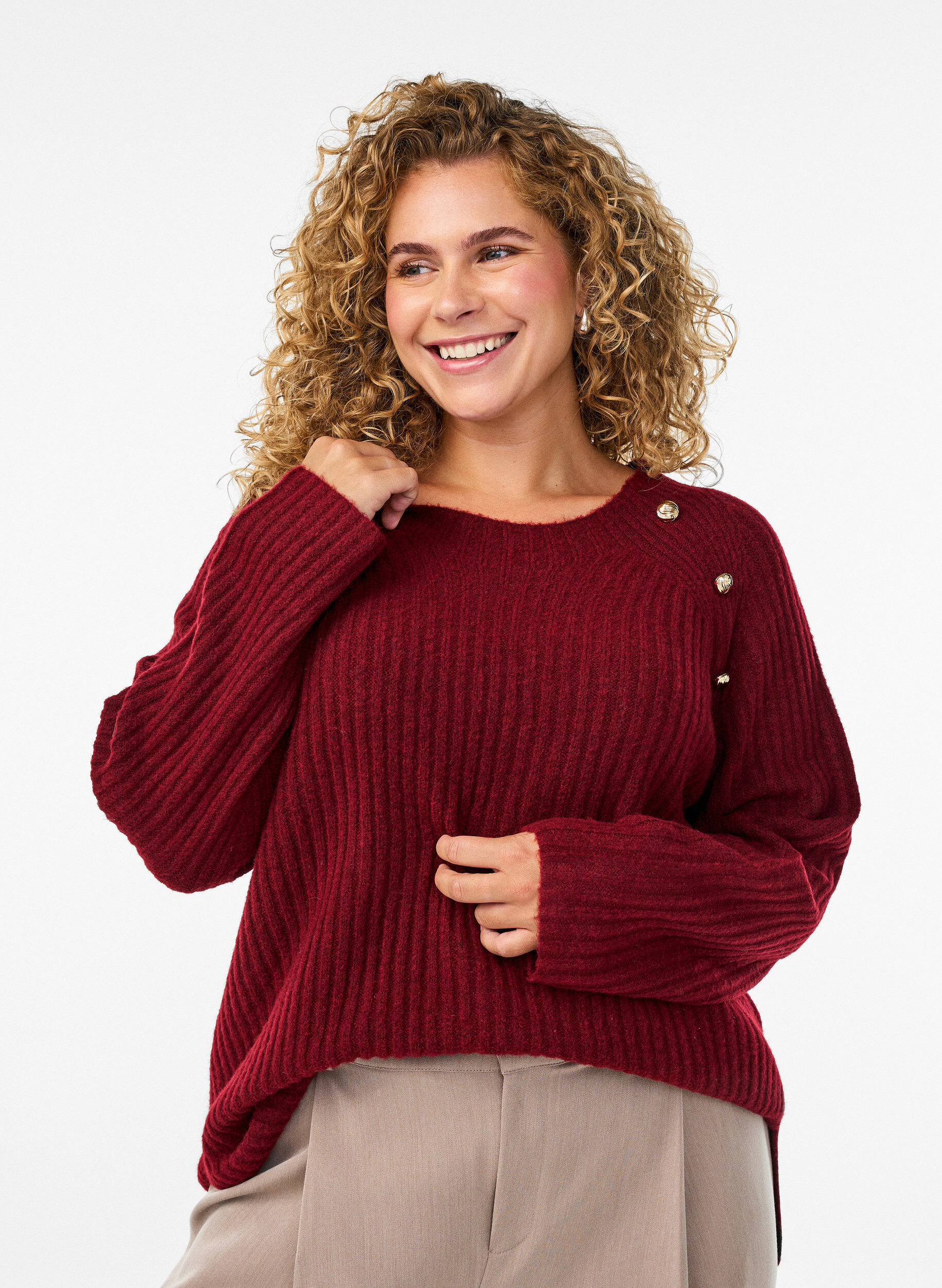 ZizziPullover aus Rippstrick mit Zierkn&ouml;pfen, Rot, Model image number 0