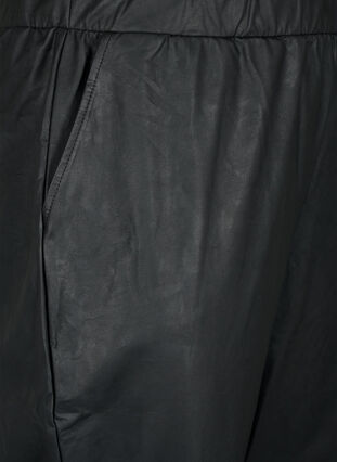 Hose aus Lederimitat mit Taschen, Black, Packshot image number 2