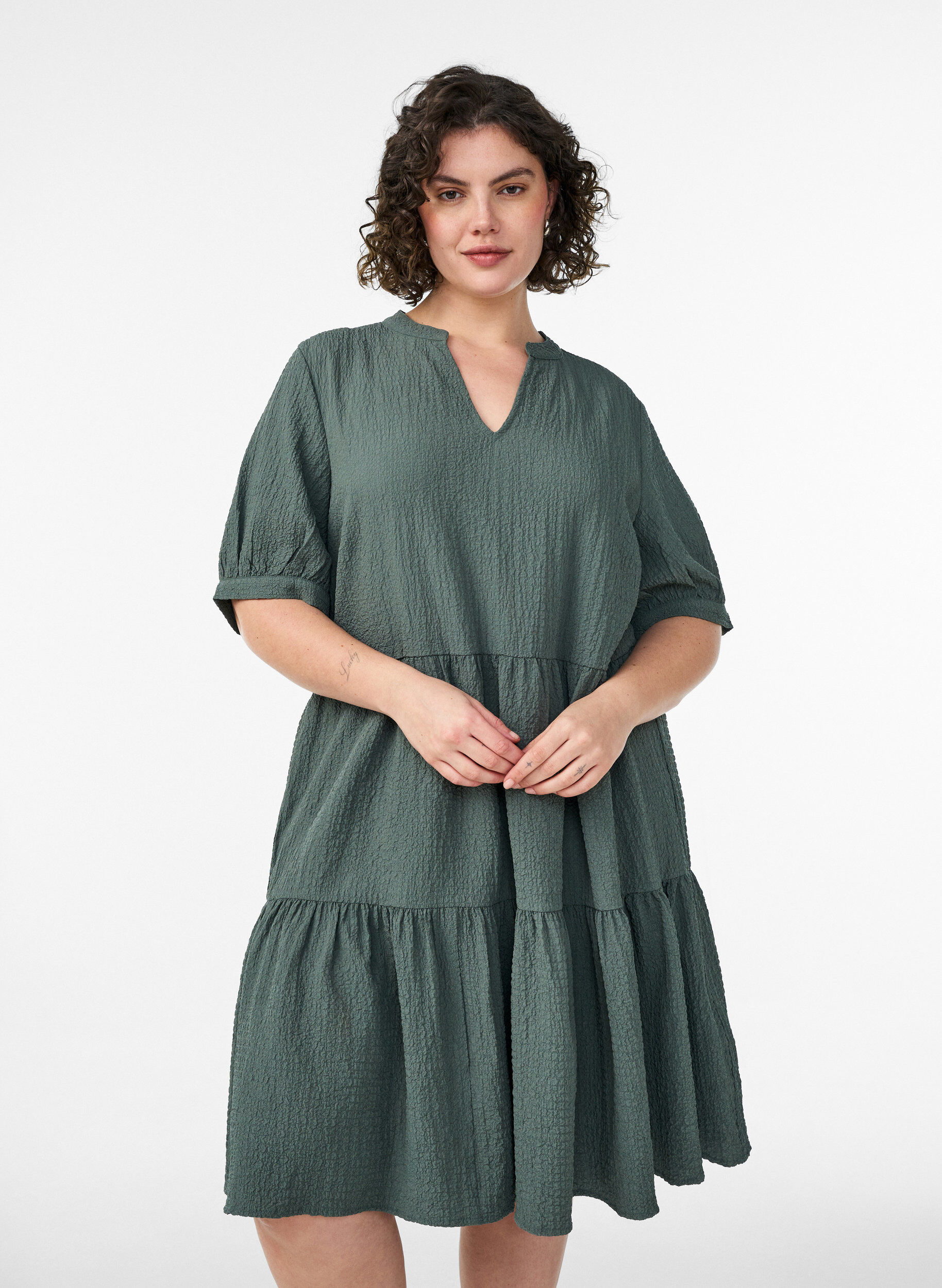 Kurzes A-Linien-Kleid, Gr&uuml;n, Model
