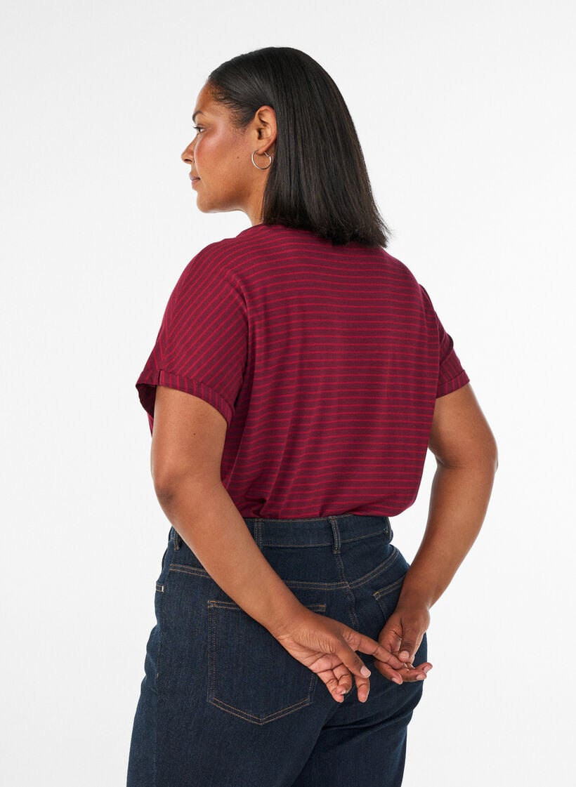 Gestreiftes T-Shirt aus Viskose mit Rundhalsausschnitt, Rot, Model image number 2