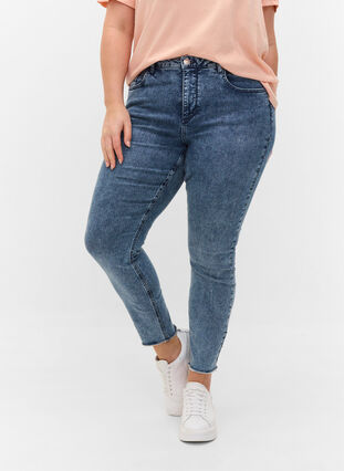 Cropped Amy Jeans mit Nieten in der Seitennaht, L.Blue Stone Wash, Model image number 2