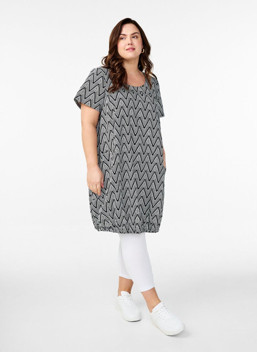 Kurz&auml;rmliges Baumwollkleid mit Aufdruck, Schwarz, Model image number 1