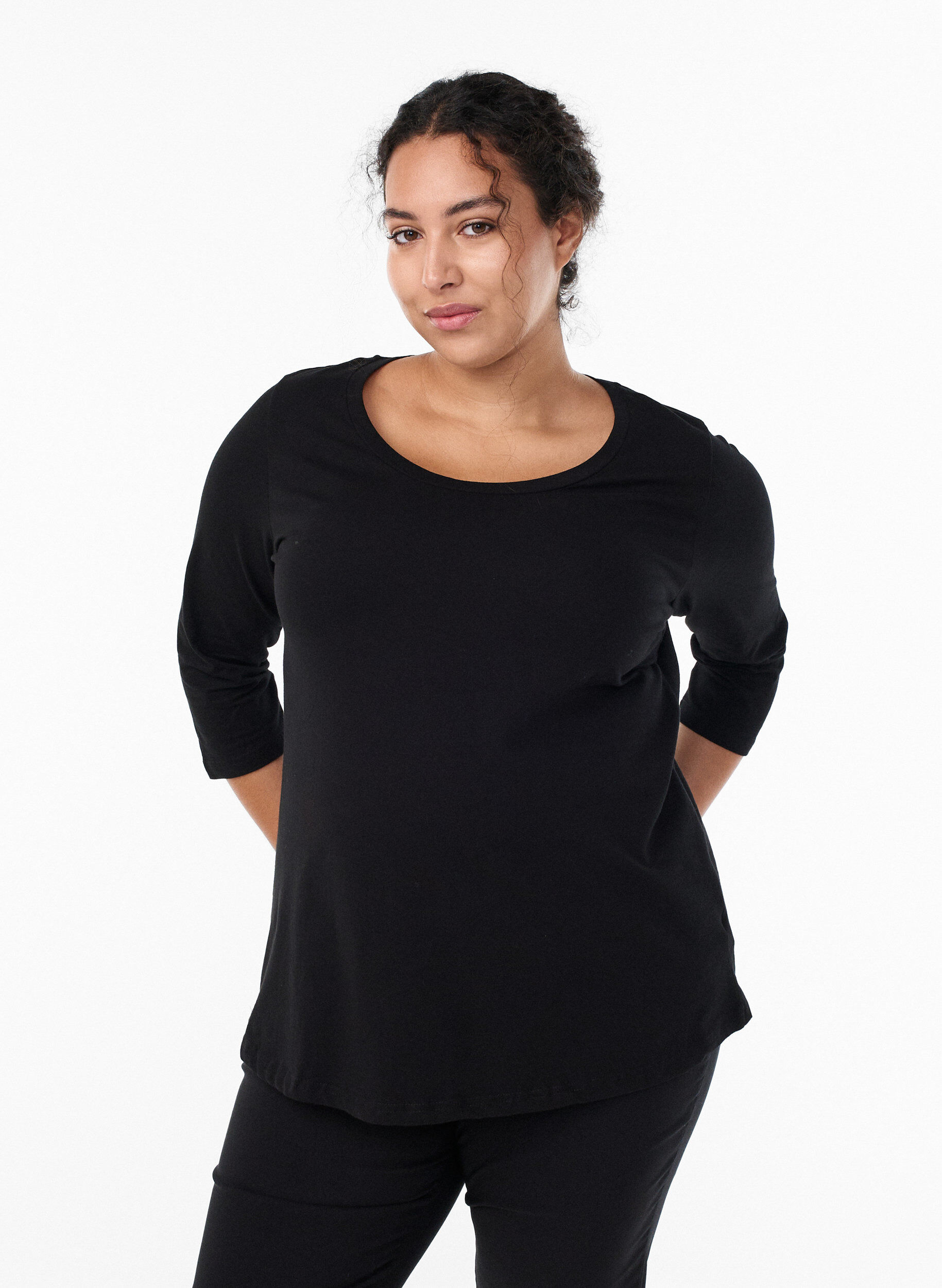 Basic T-Shirt aus Baumwolle mit 3/4-&Auml;rmeln, Schwarz, Model