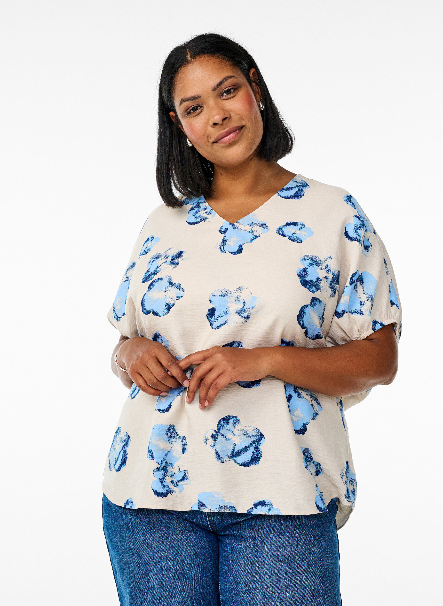 Lockere Bluse mit Print und V-Ausschnitt, Wei&szlig;, Model