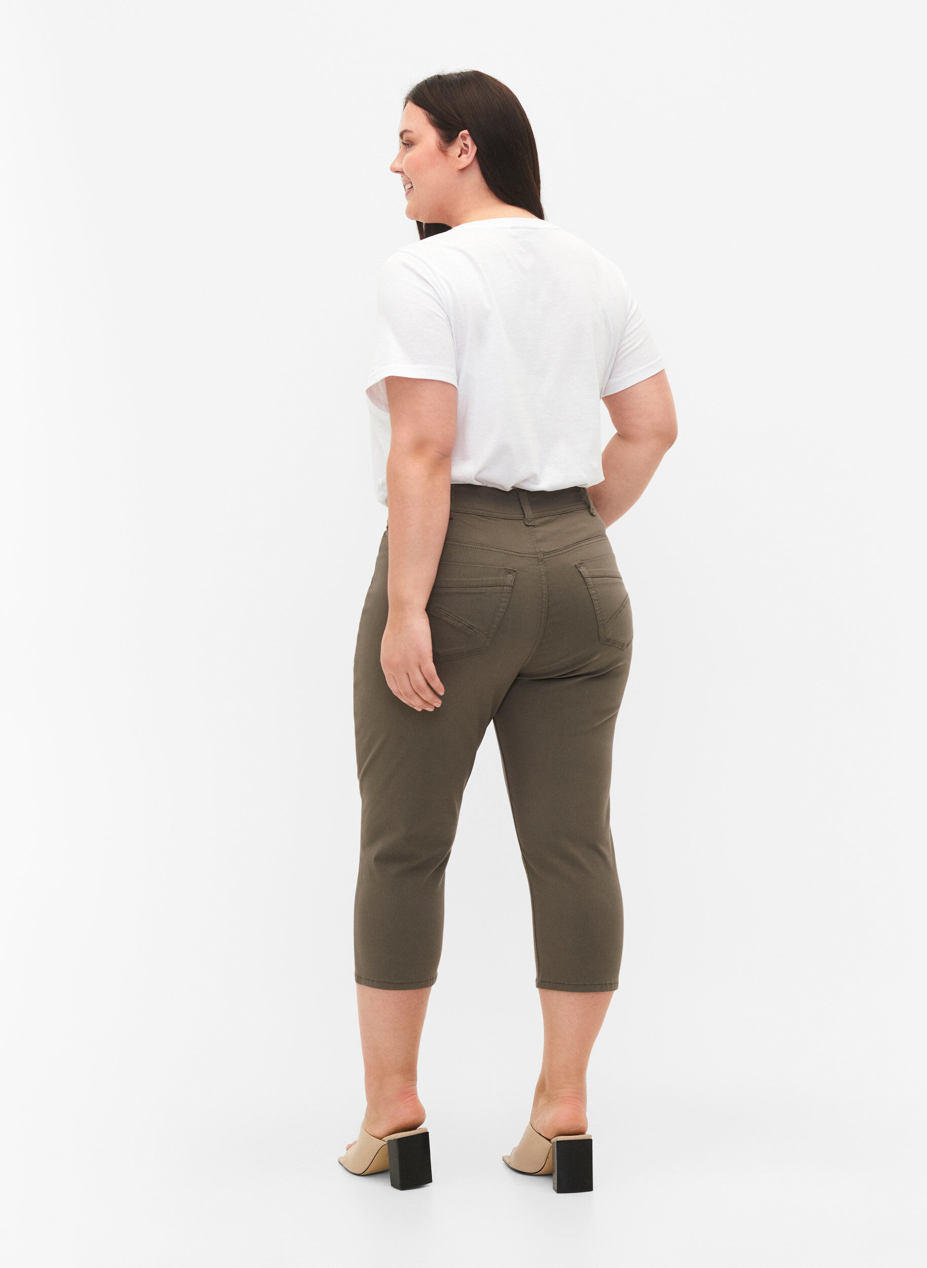 ZizziEng anliegende Capri-Hose aus einer Viskosemischung, Dusty Olive, Model image number 1