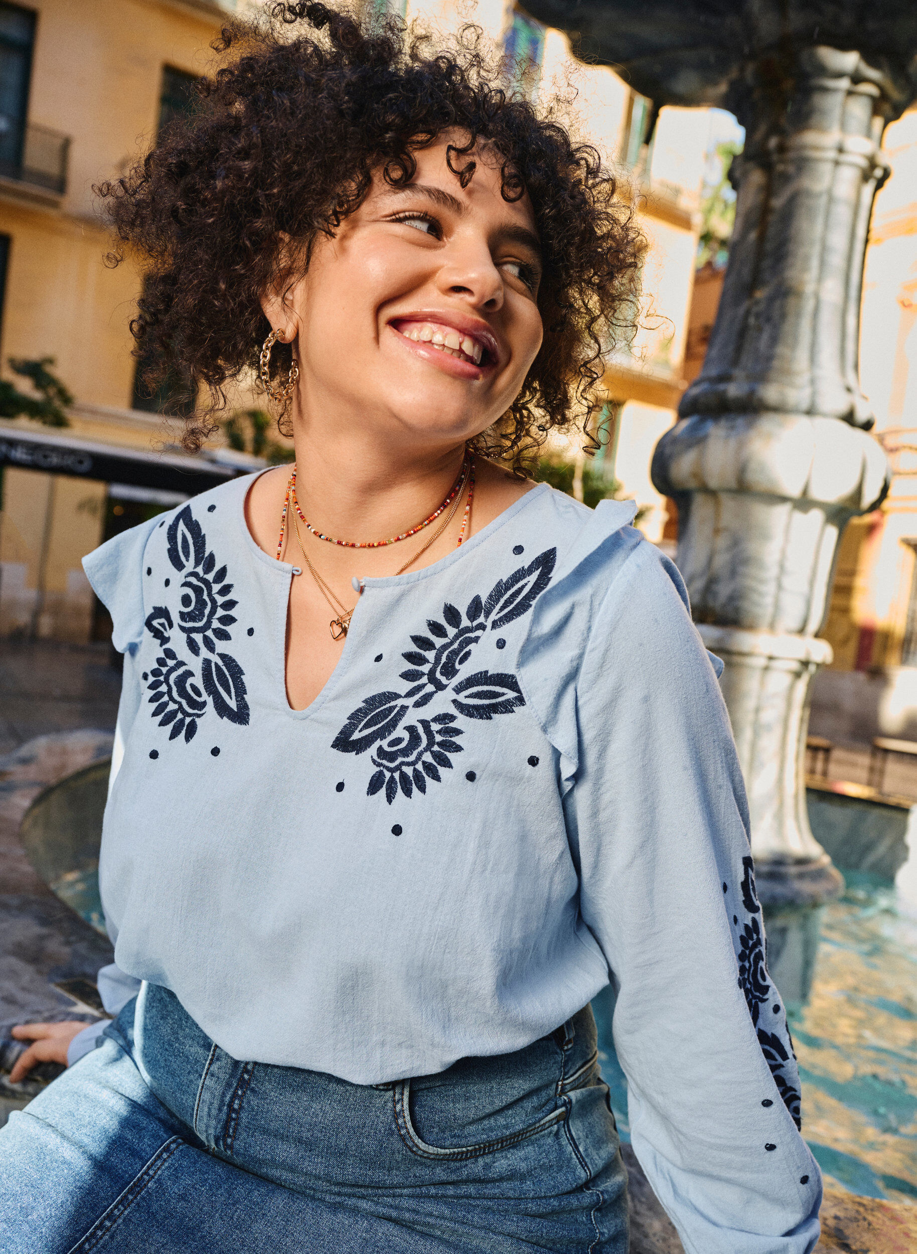 ZizziBaumwollbluse mit Stickerei und R&uuml;schen, Blau, Image image number 0