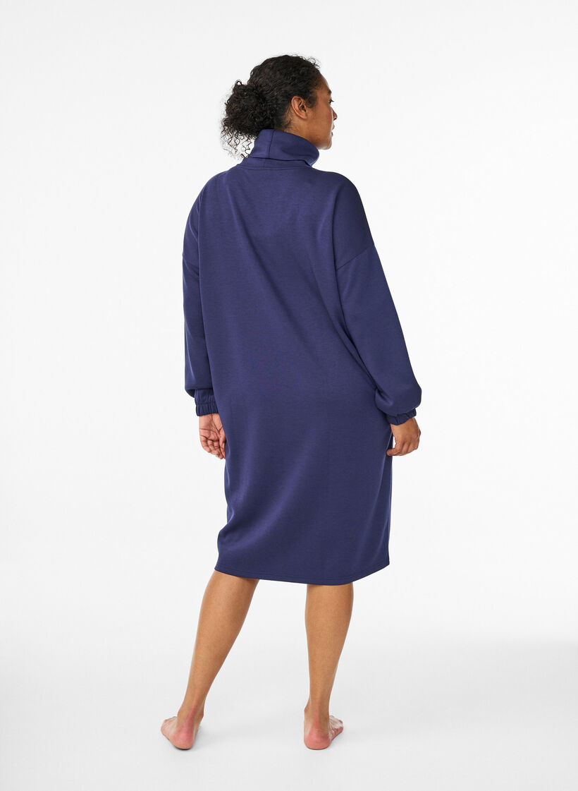 Rollkragenkleid in A-Form, Blau, Model image number 1