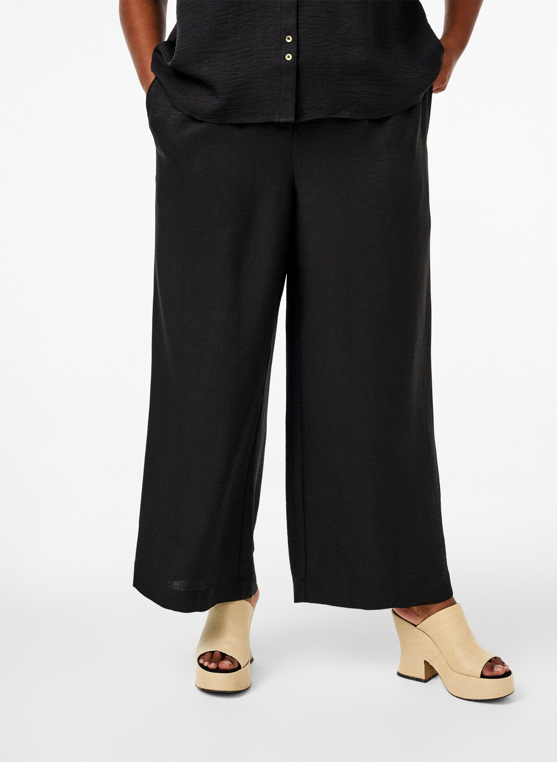 ZizziLockere Hose mit elastischem Bund und Taschen, Schwarz, Model image number 2