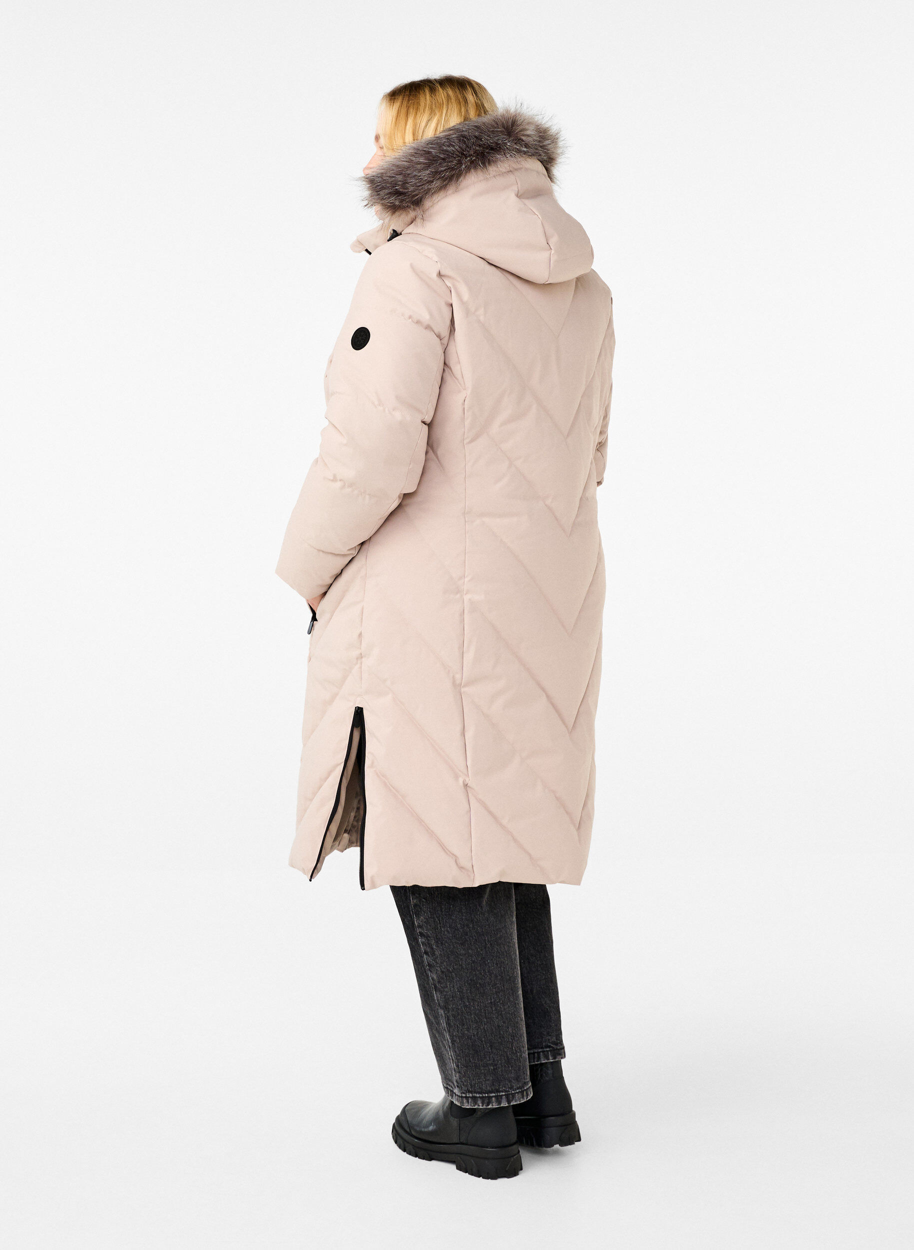 ZizziLanger Wintermantel mit Hakenverschl&uuml;ssen und Kunstfellkragen, Beige, Model image number 2