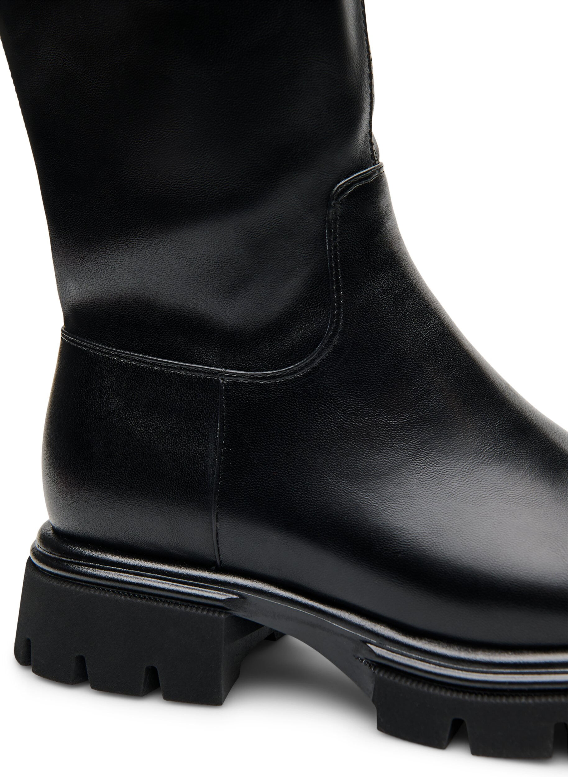 ZizziLanger Stiefel aus Kunstleder mit klobiger Sohle, Schwarz, Packshot image number 2