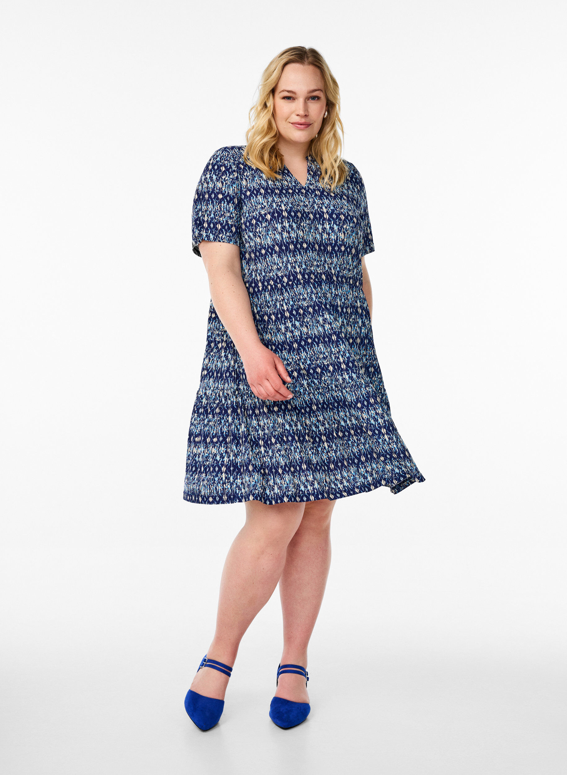 ZizziGemustertes Kleid mit Eins&auml;tzen, Blau, Model image number 1