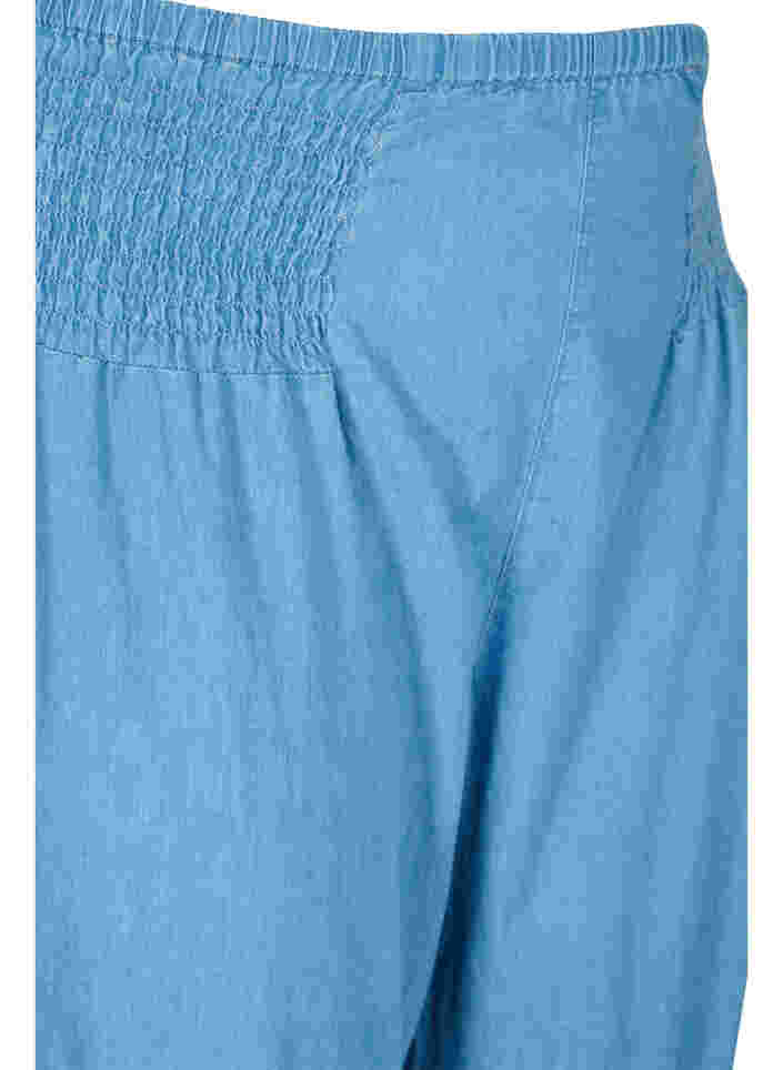 Lockere Caprihose aus Baumwolle mit Smock, Light blue denim, Packshot image number 2