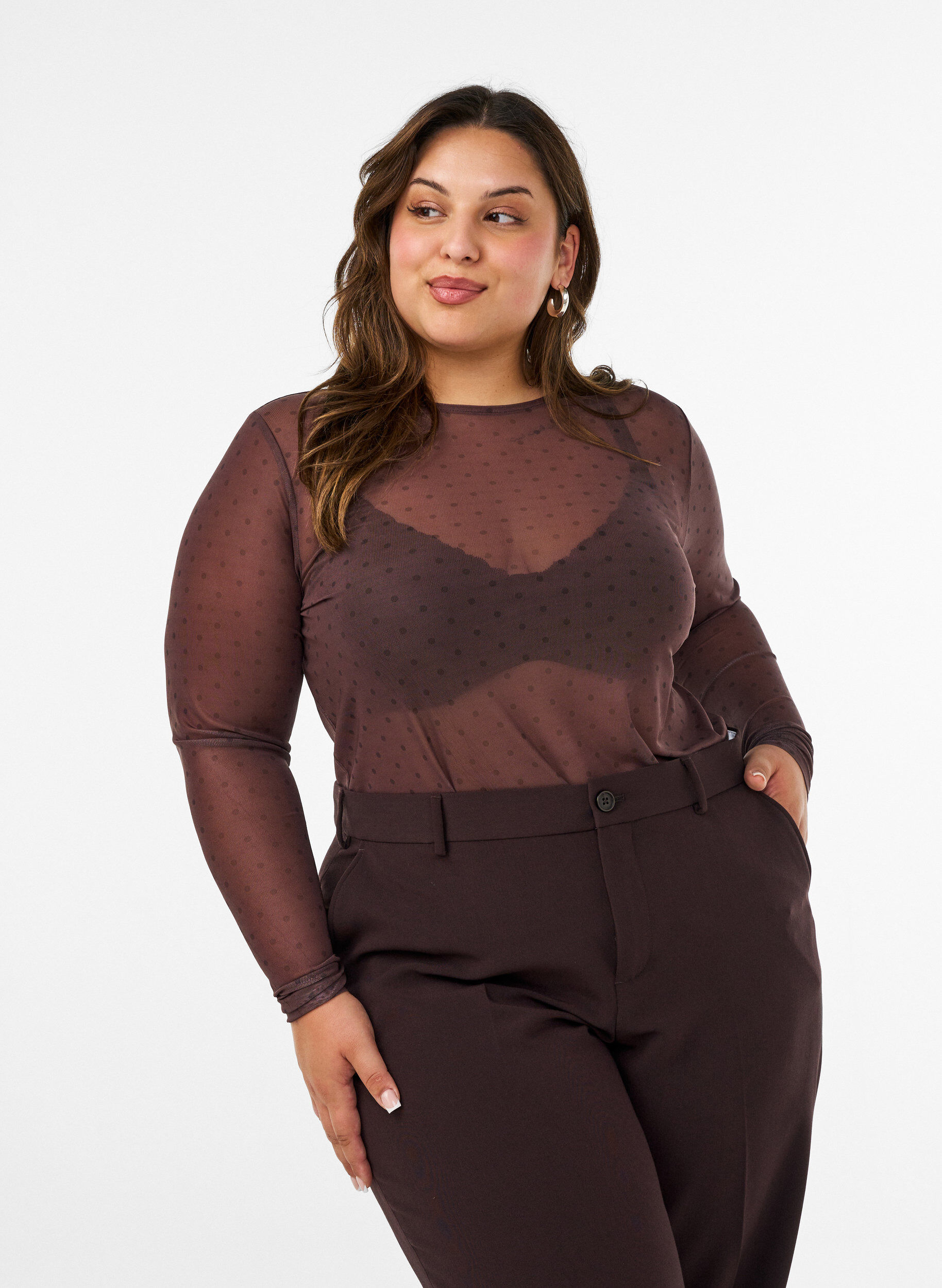 Bluse aus Mesh mit Print, Braun, Model