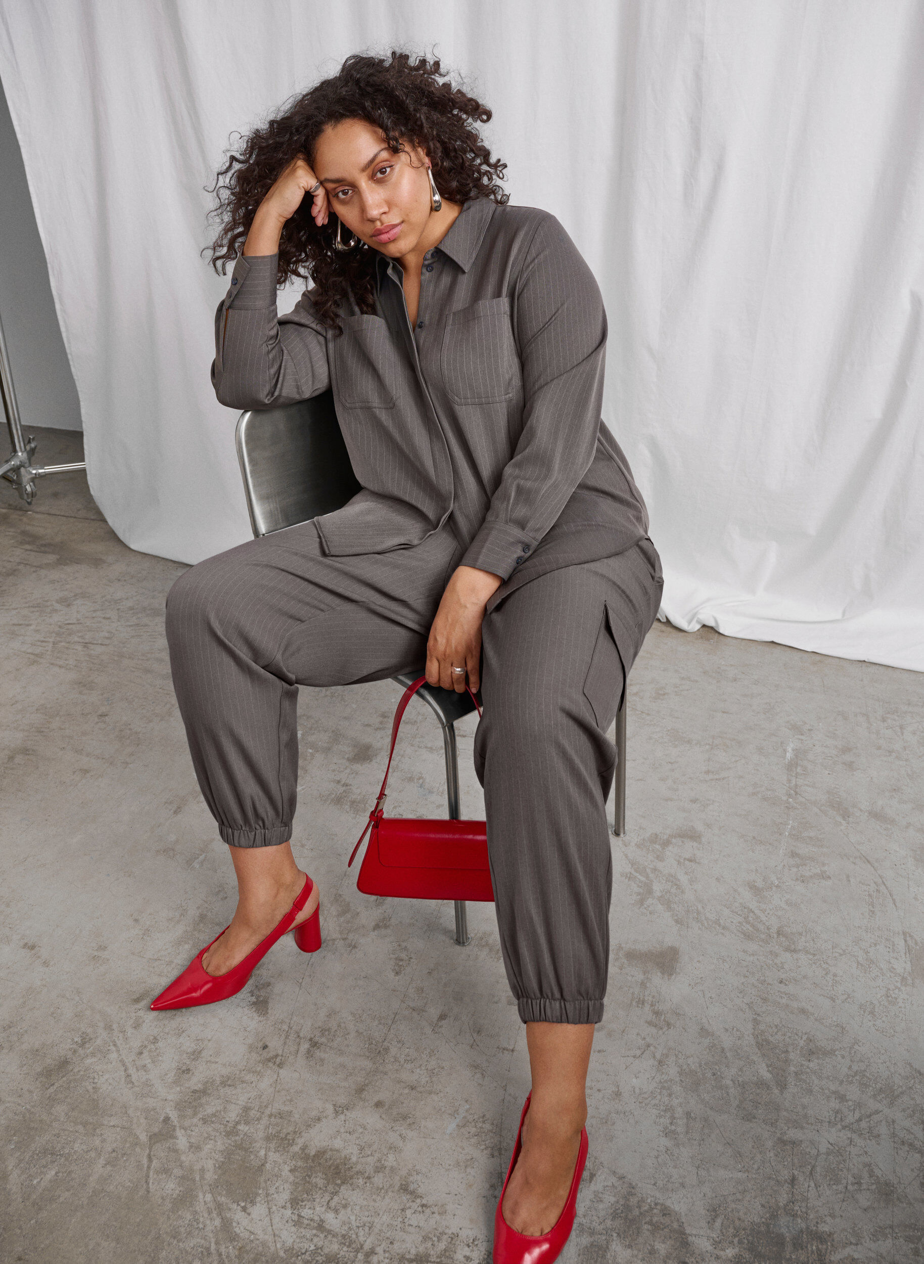 ZizziHose mit Cargotaschen und elastischem Bund, Grau, Image image number 0