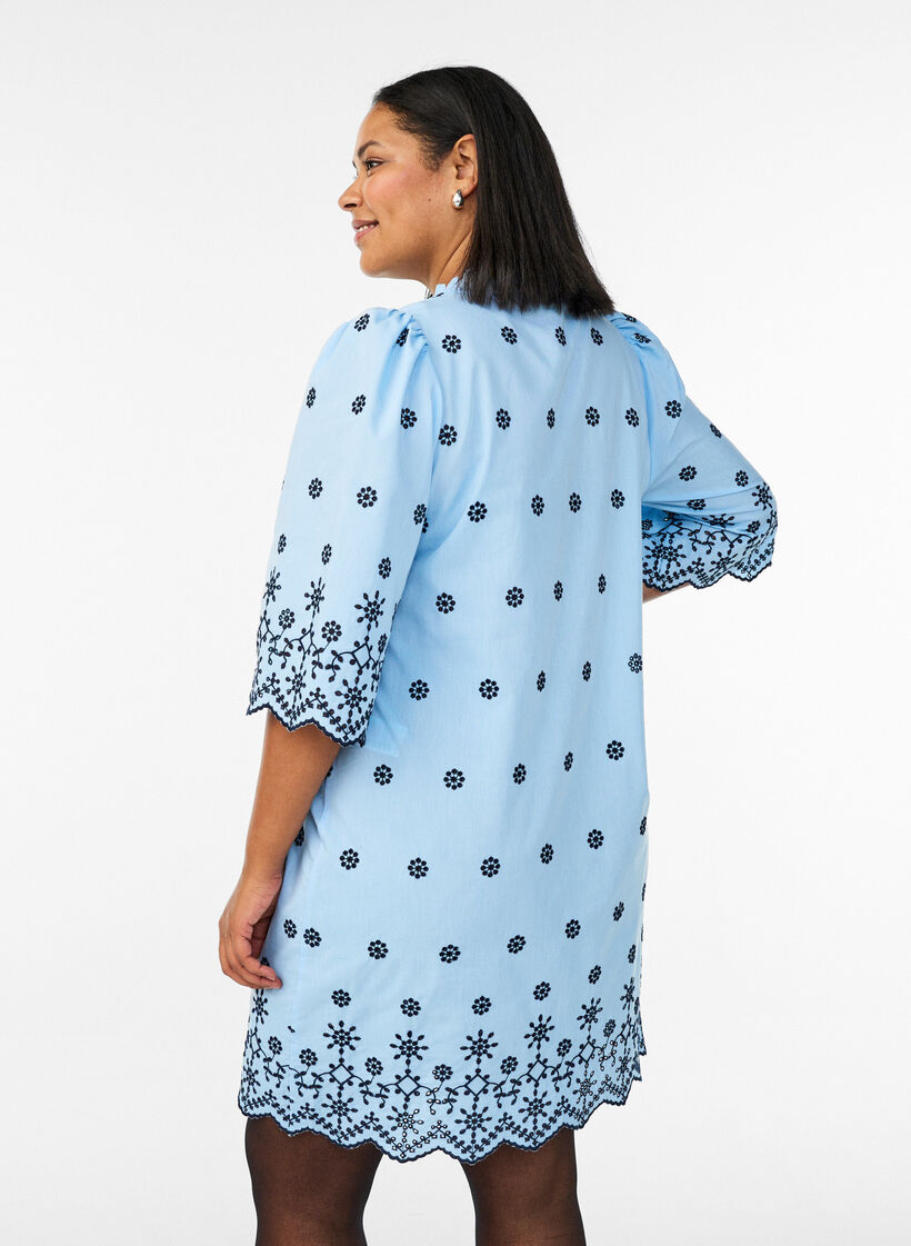 Kurzes Kleid mit Stickerei und 3/4-&Auml;rmeln, Blau, Model image number 2