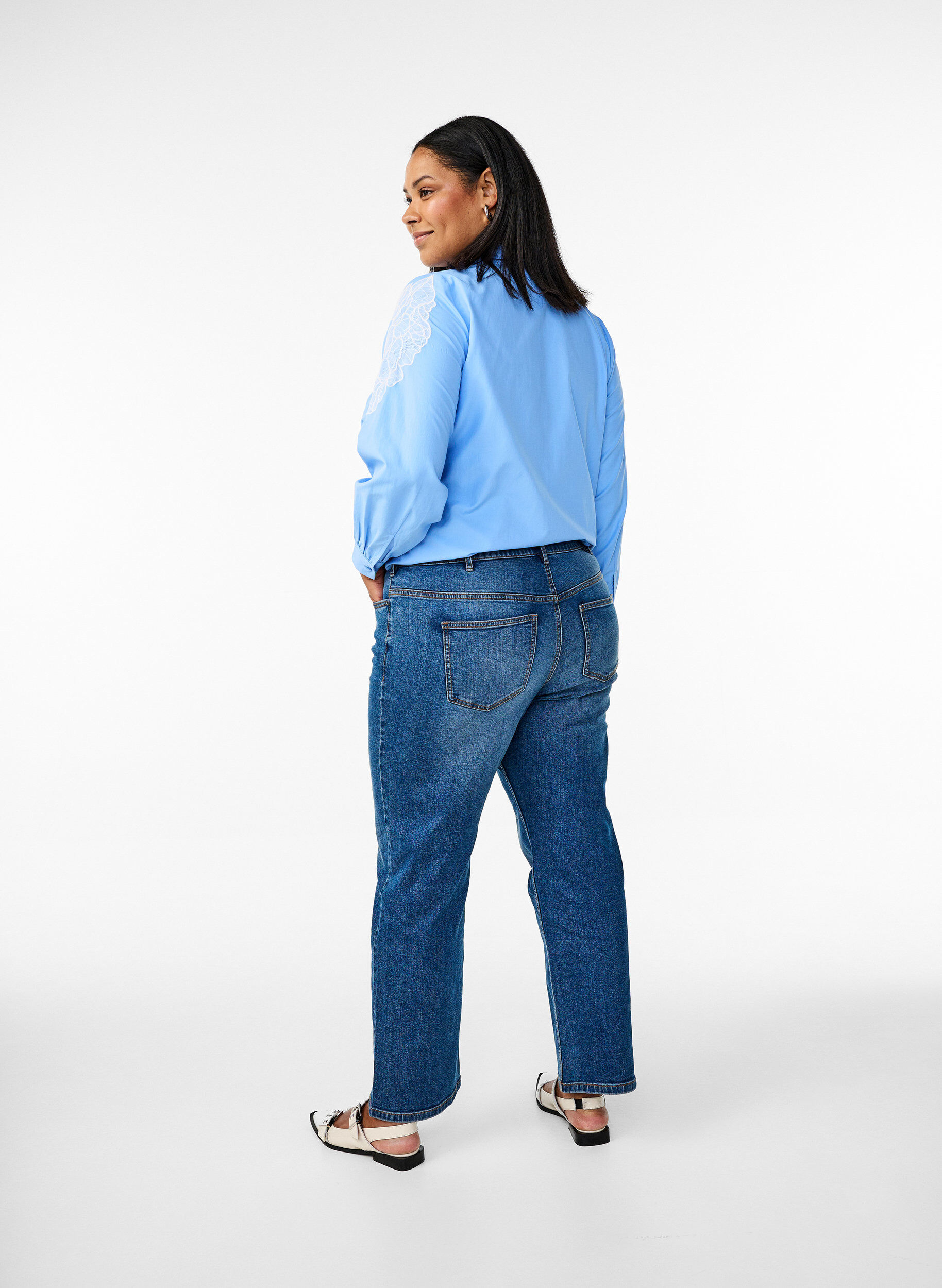 ZizziGemma Jeans mit hoher Taille in Regular Fit, Blau, Model image number 1