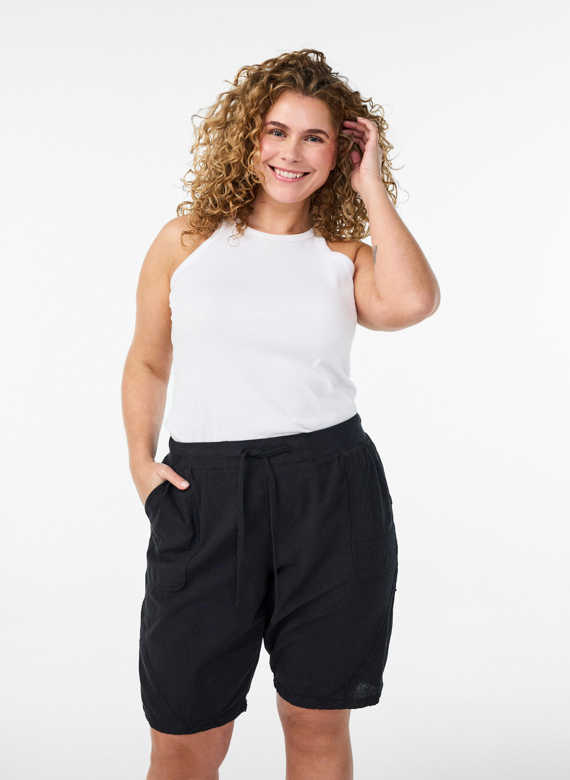 ZizziLockere Shorts aus Baumwolle mit Taschen, Schwarz, Model image number 0