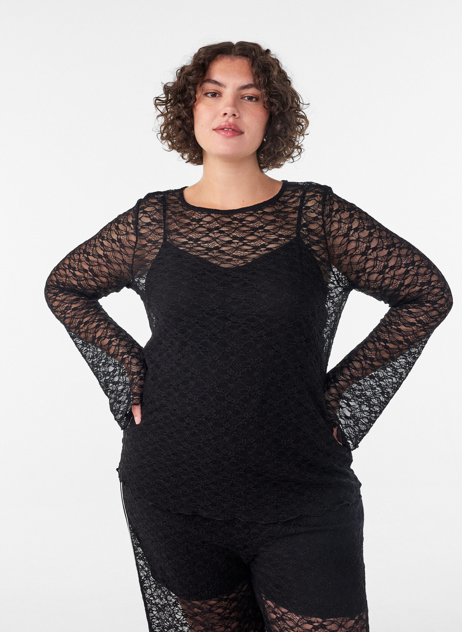 ZizziTransparente Bluse aus Spitze mit langen &Auml;rmeln, Schwarz, Model image number 0
