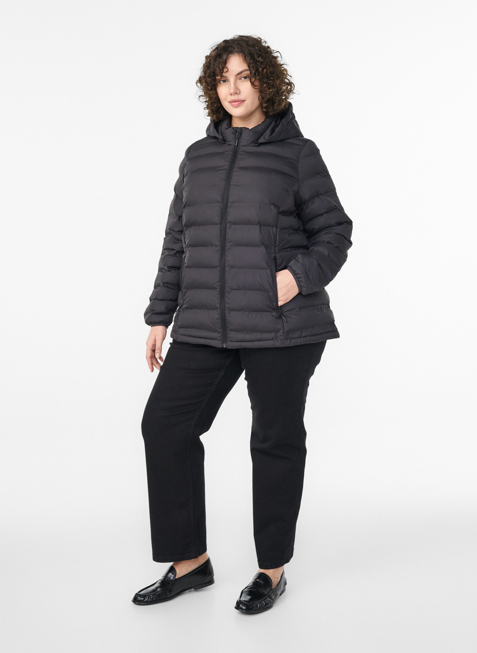 ZizziWasserabweisende leichte Jacke mit Kapuze, Schwarz, Model image number 1